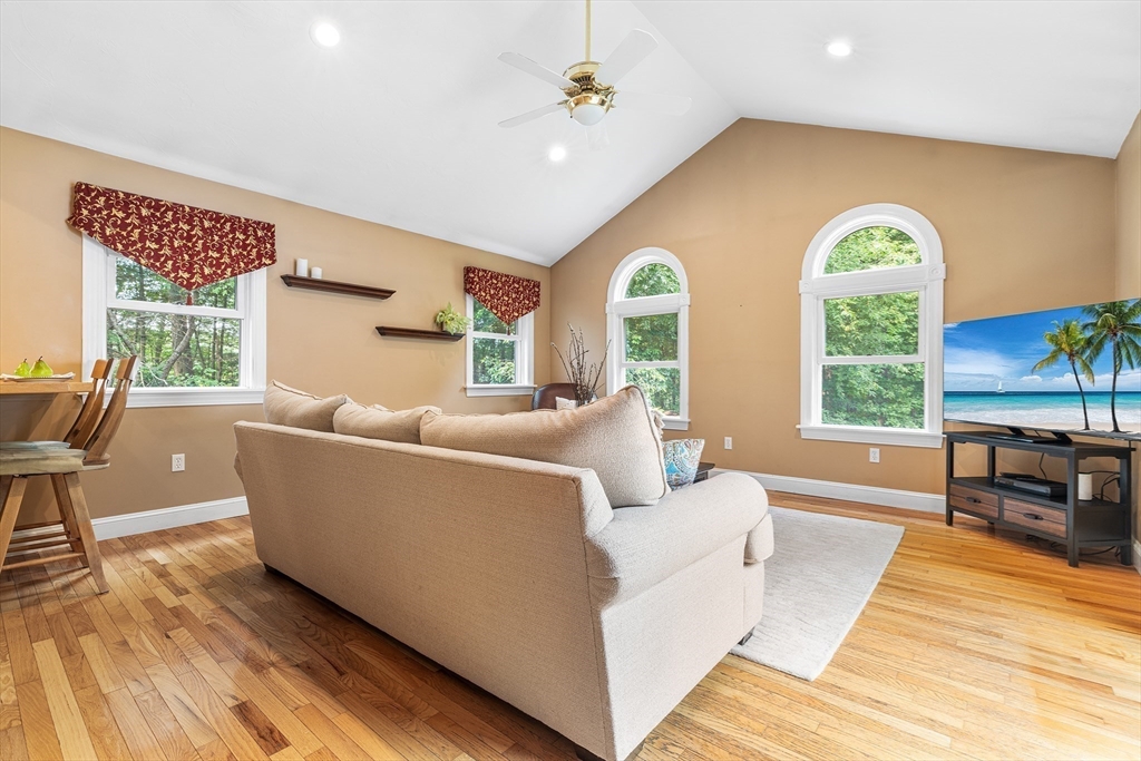 16 Gray Squirrel Cir