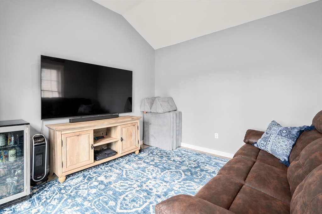 10 Cedar St