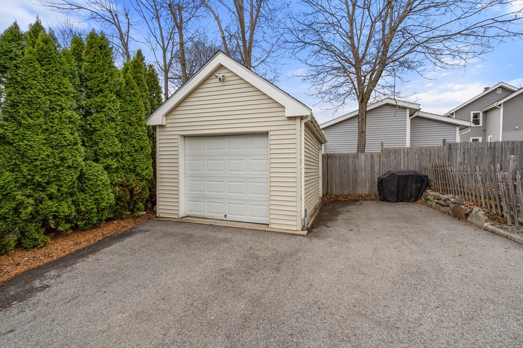 10 Cedar St
