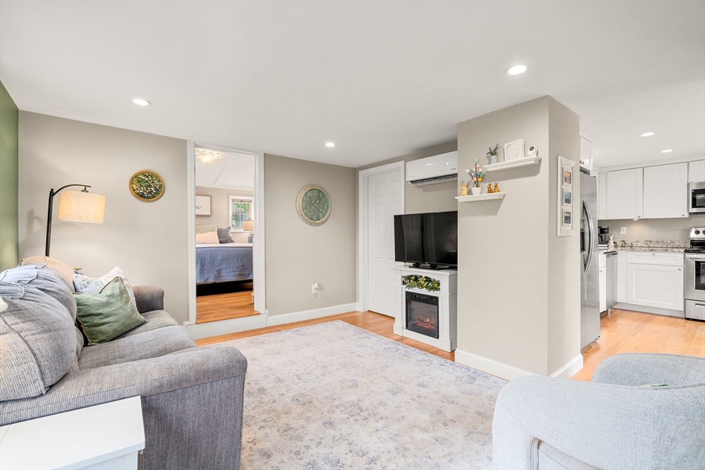 10 Cedar St