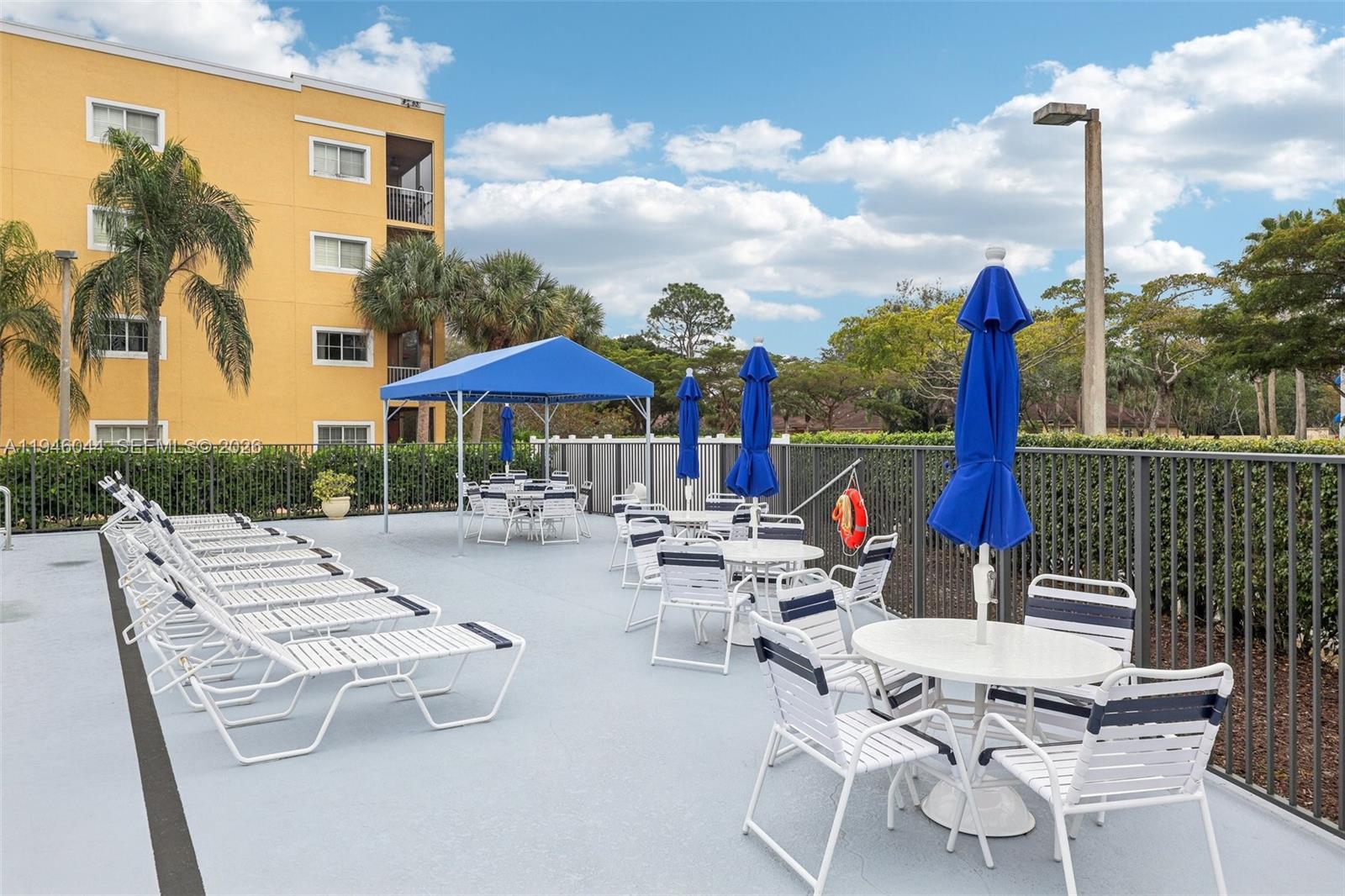 4725 E Lucerne Lakes Boulevard E 405