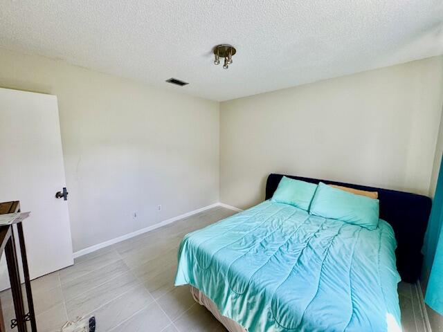 2810 NW 8th Court