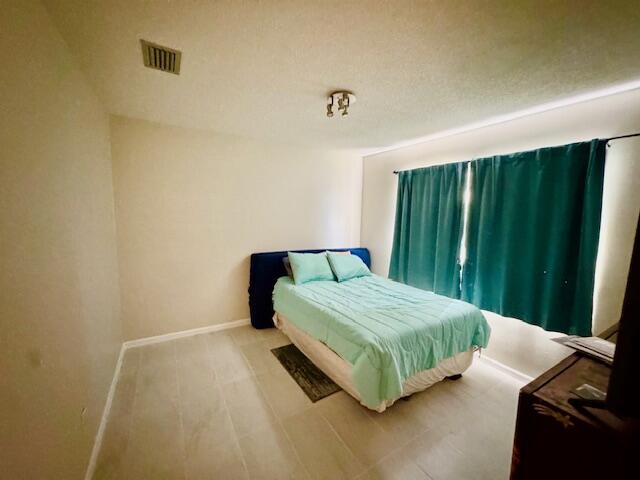 2810 NW 8th Court
