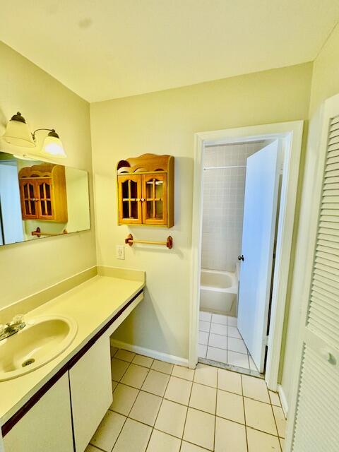 2810 NW 8th Court