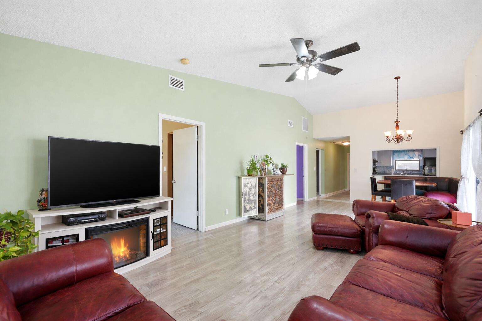 6627 N Parkway Drive 1