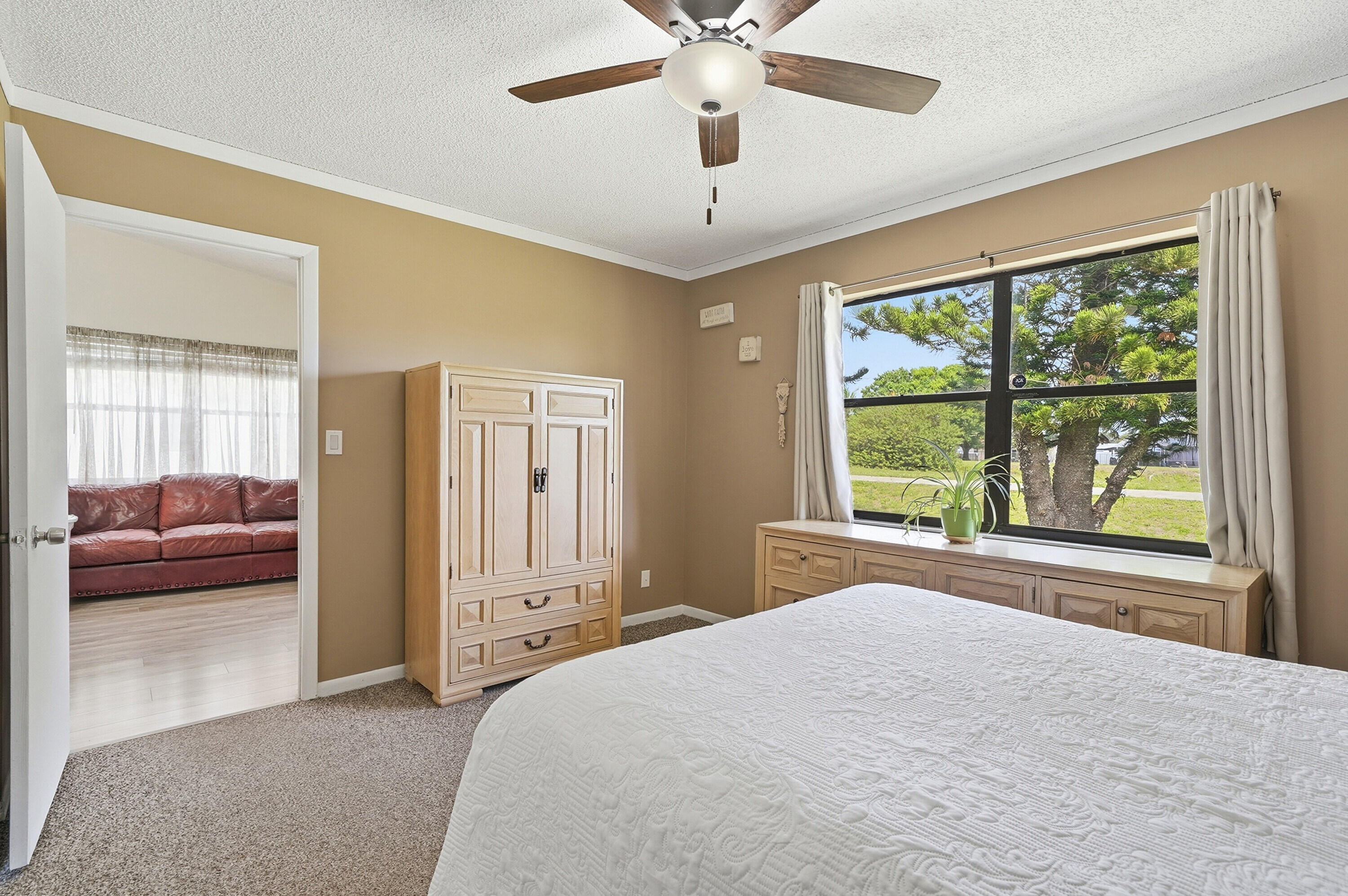 6627 N Parkway Drive 1