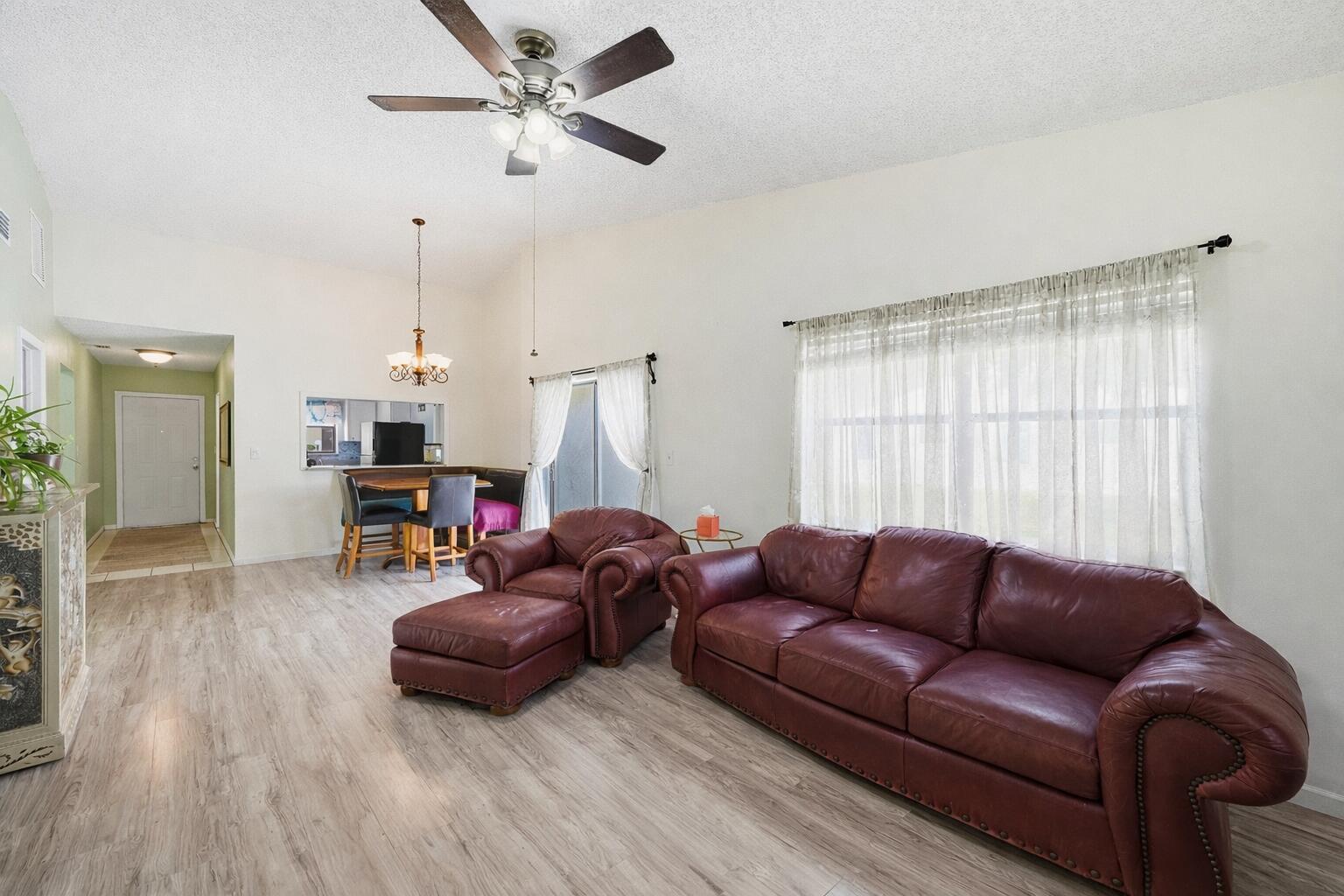 6627 N Parkway Drive 1