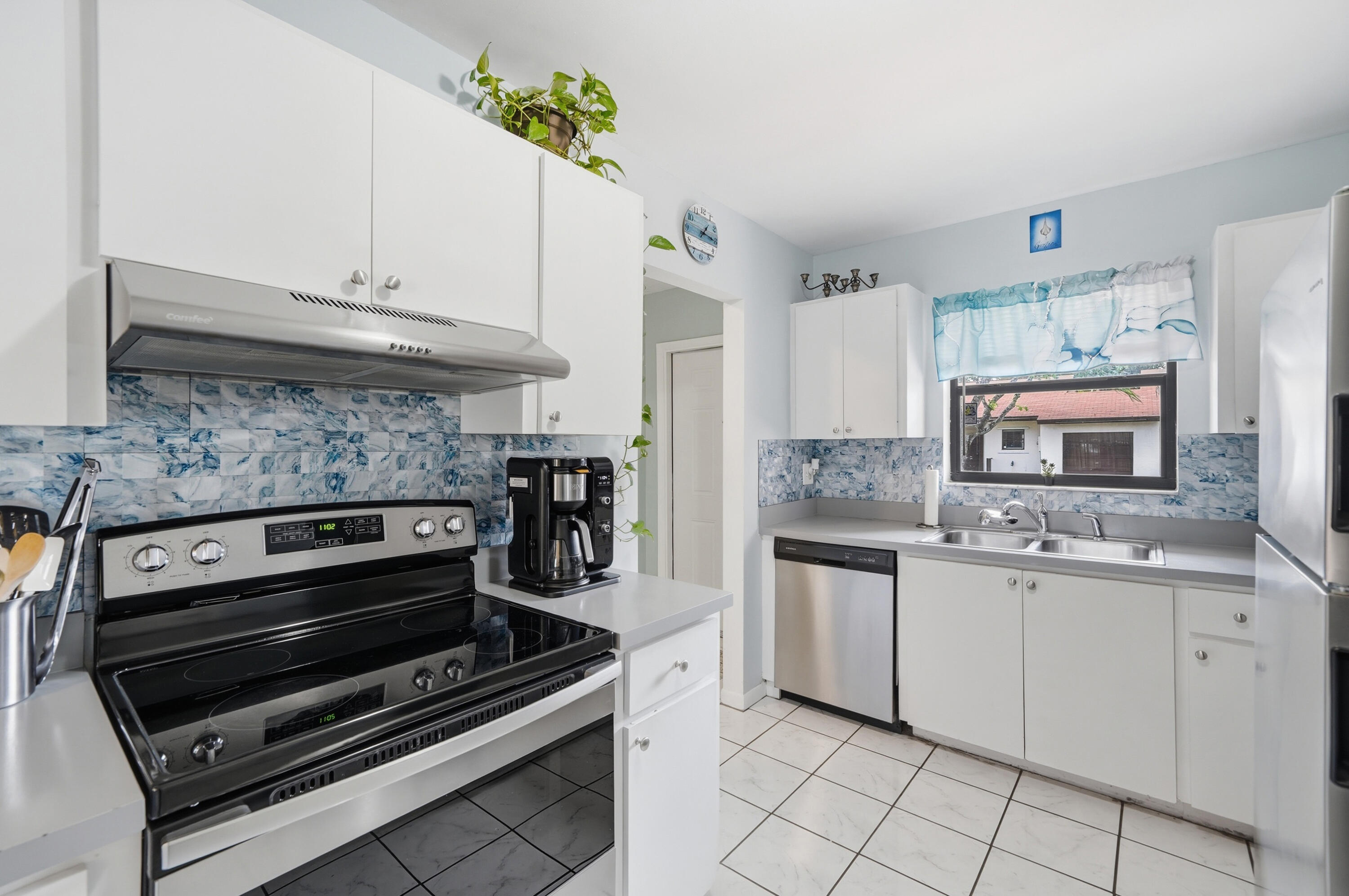6627 N Parkway Drive 1