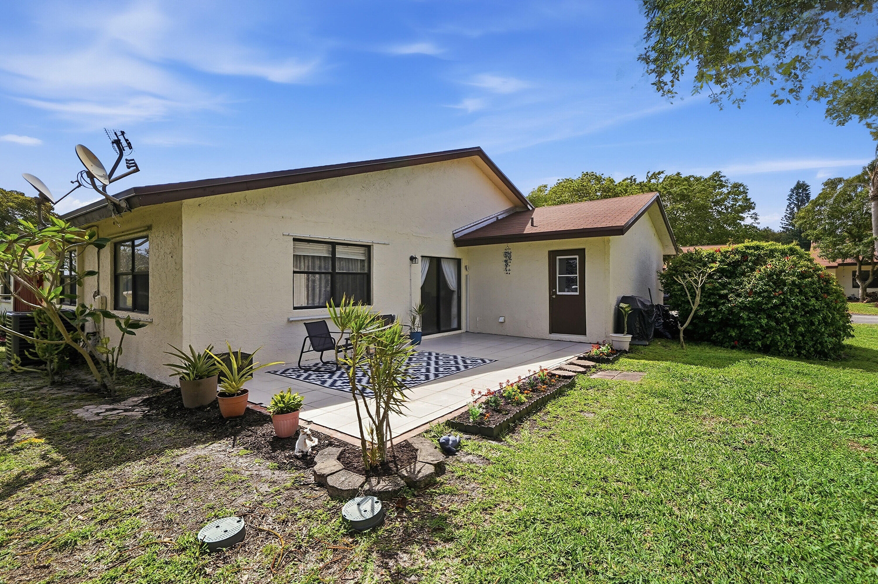 6627 N Parkway Drive 1
