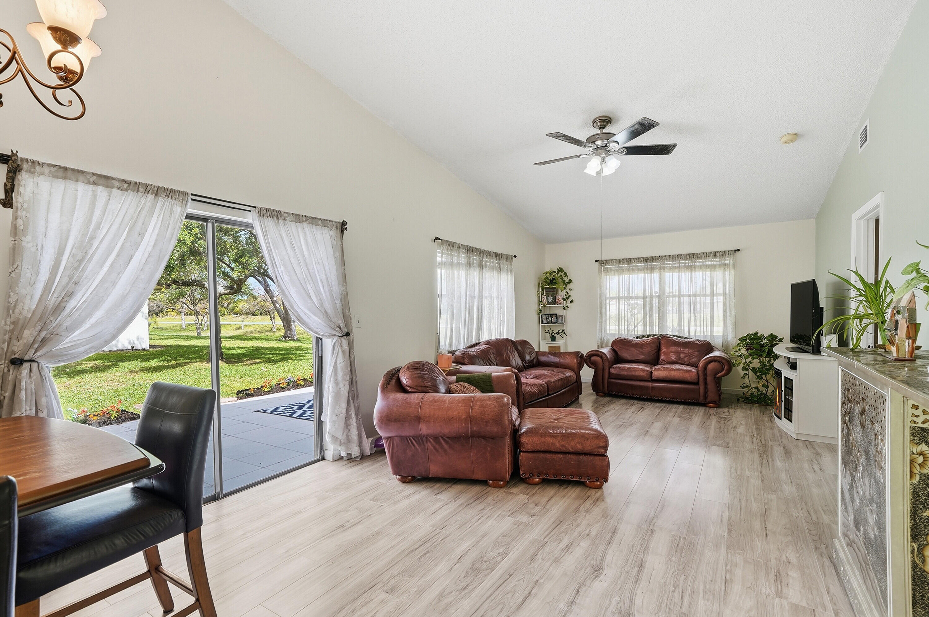 6627 N Parkway Drive 1