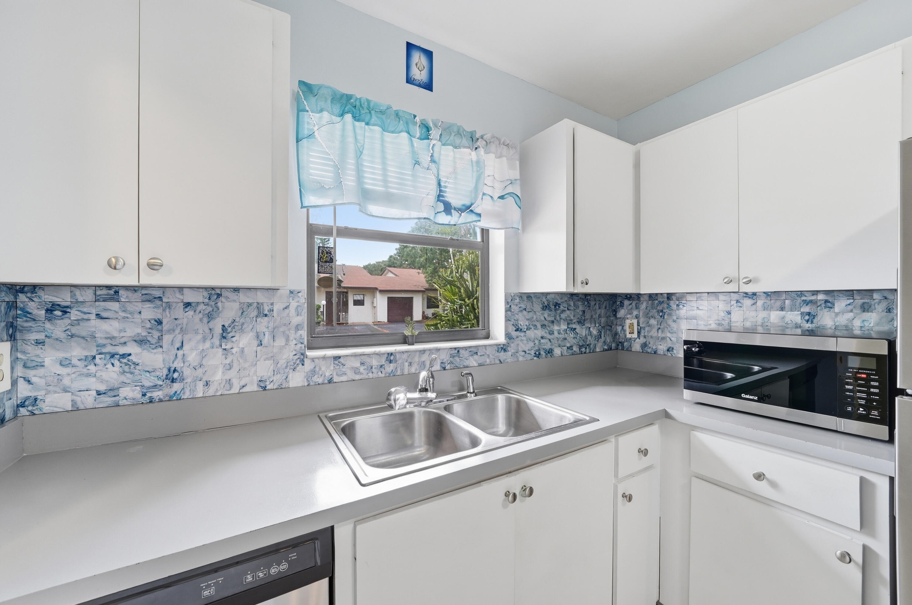 6627 N Parkway Drive 1
