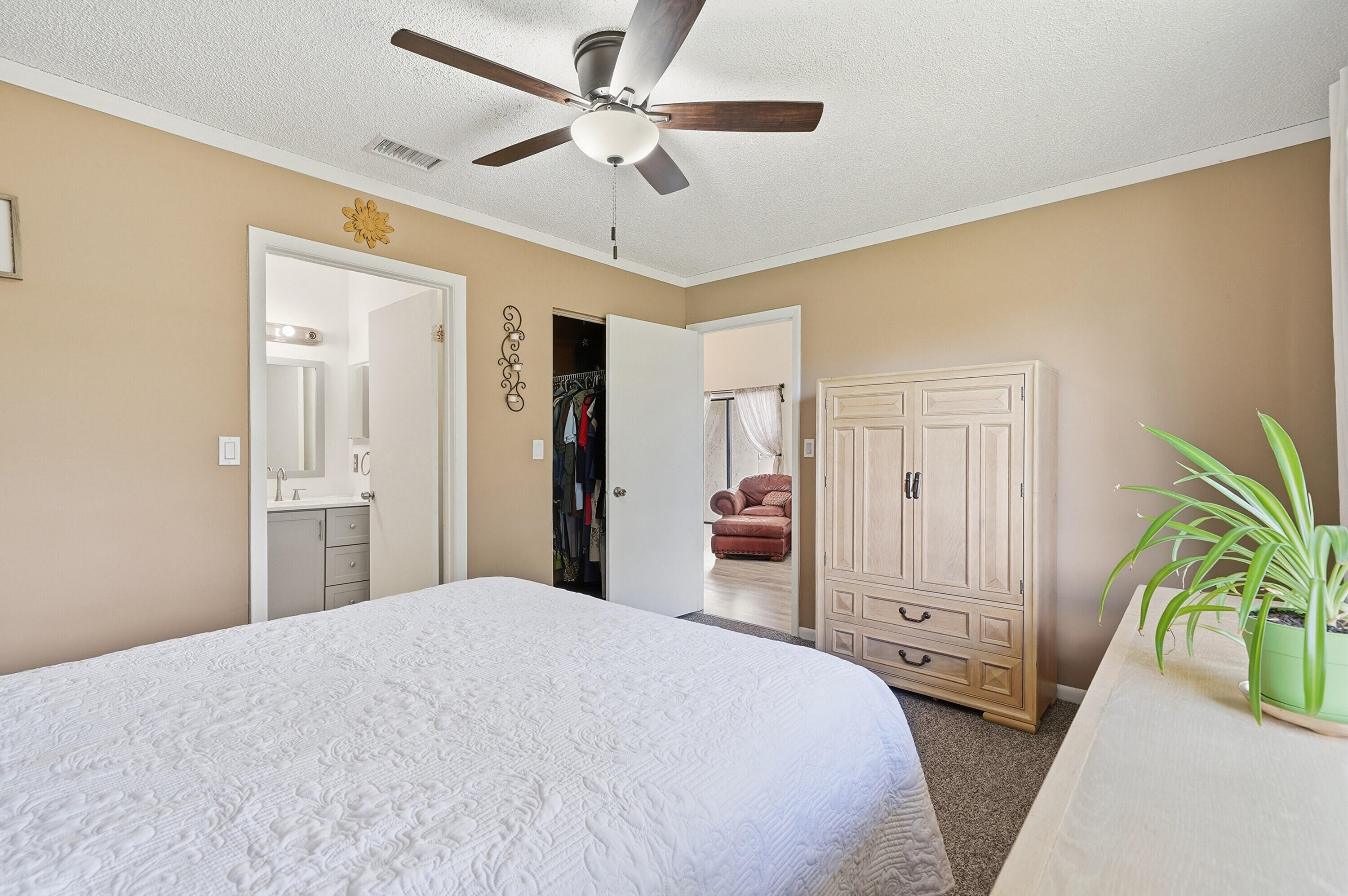6627 N Parkway Drive 1