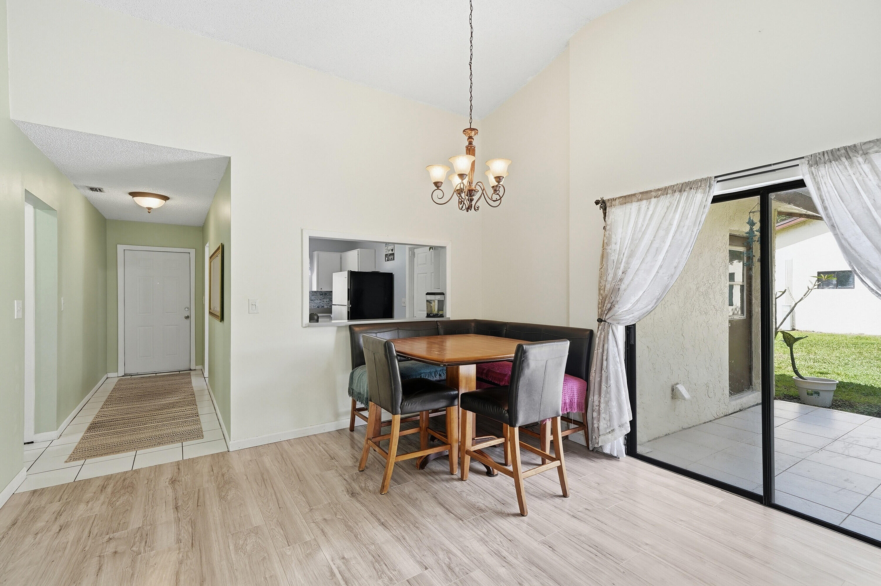 6627 N Parkway Drive 1