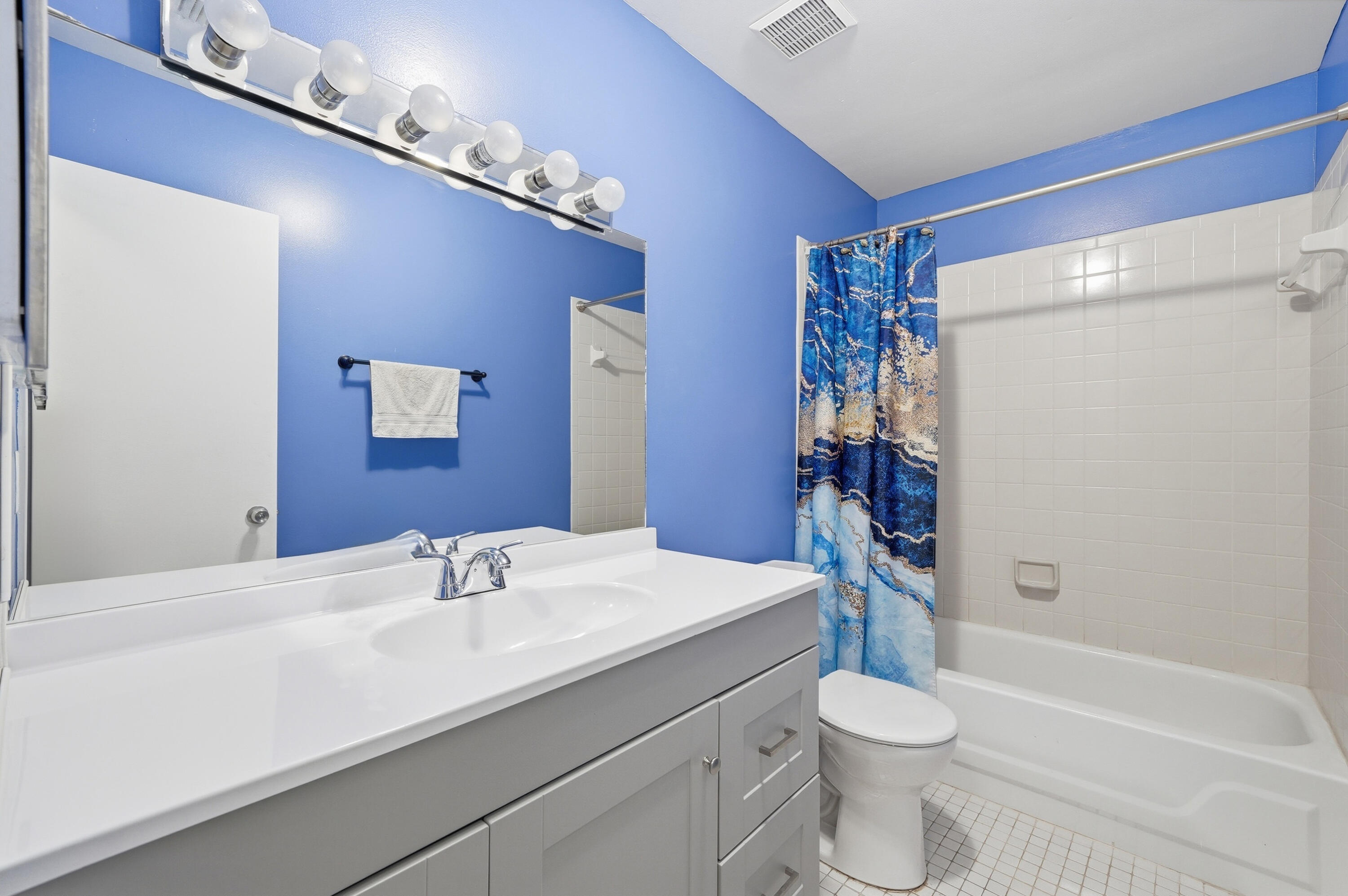 6627 N Parkway Drive 1