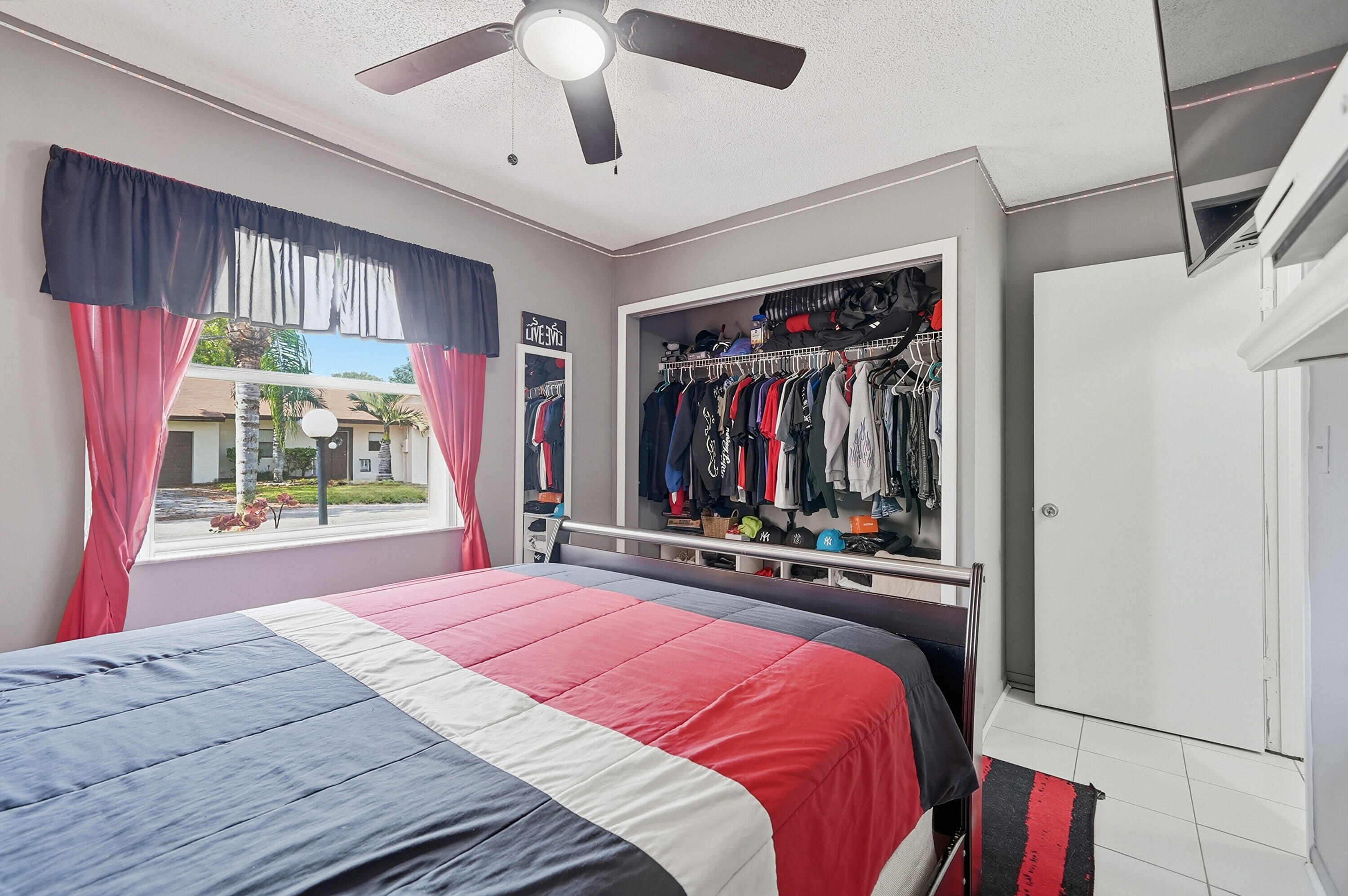 6627 N Parkway Drive 1