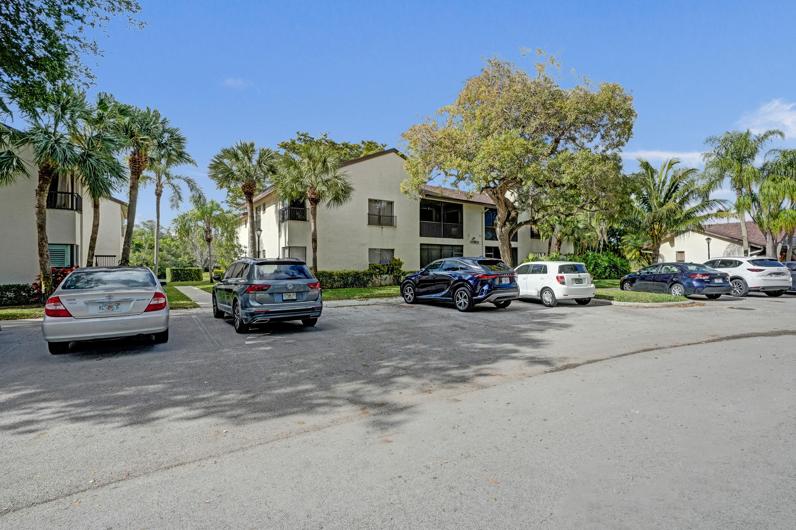 2541 N Carambola Cir Circle 1832