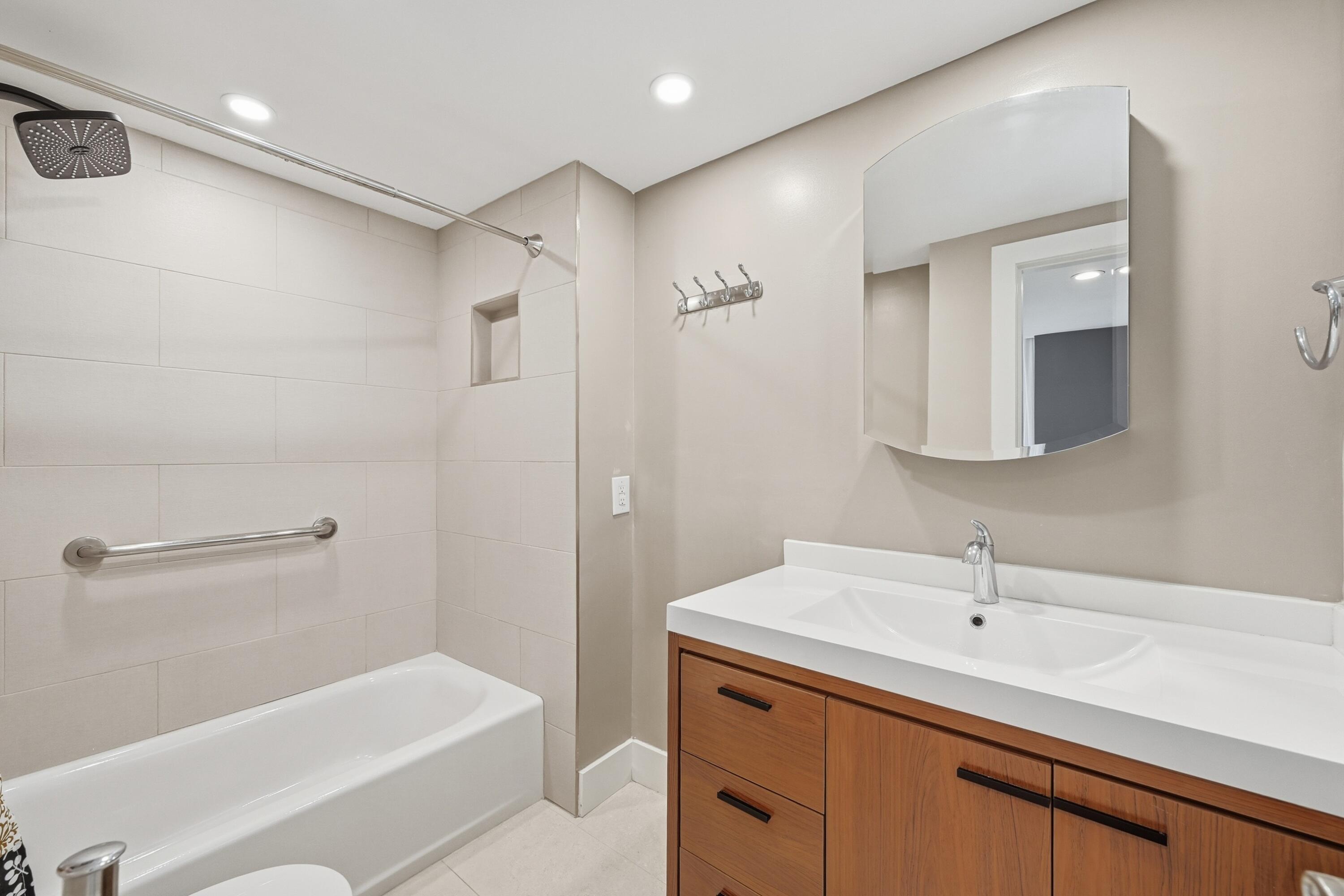 401 N Riverside Drive 408