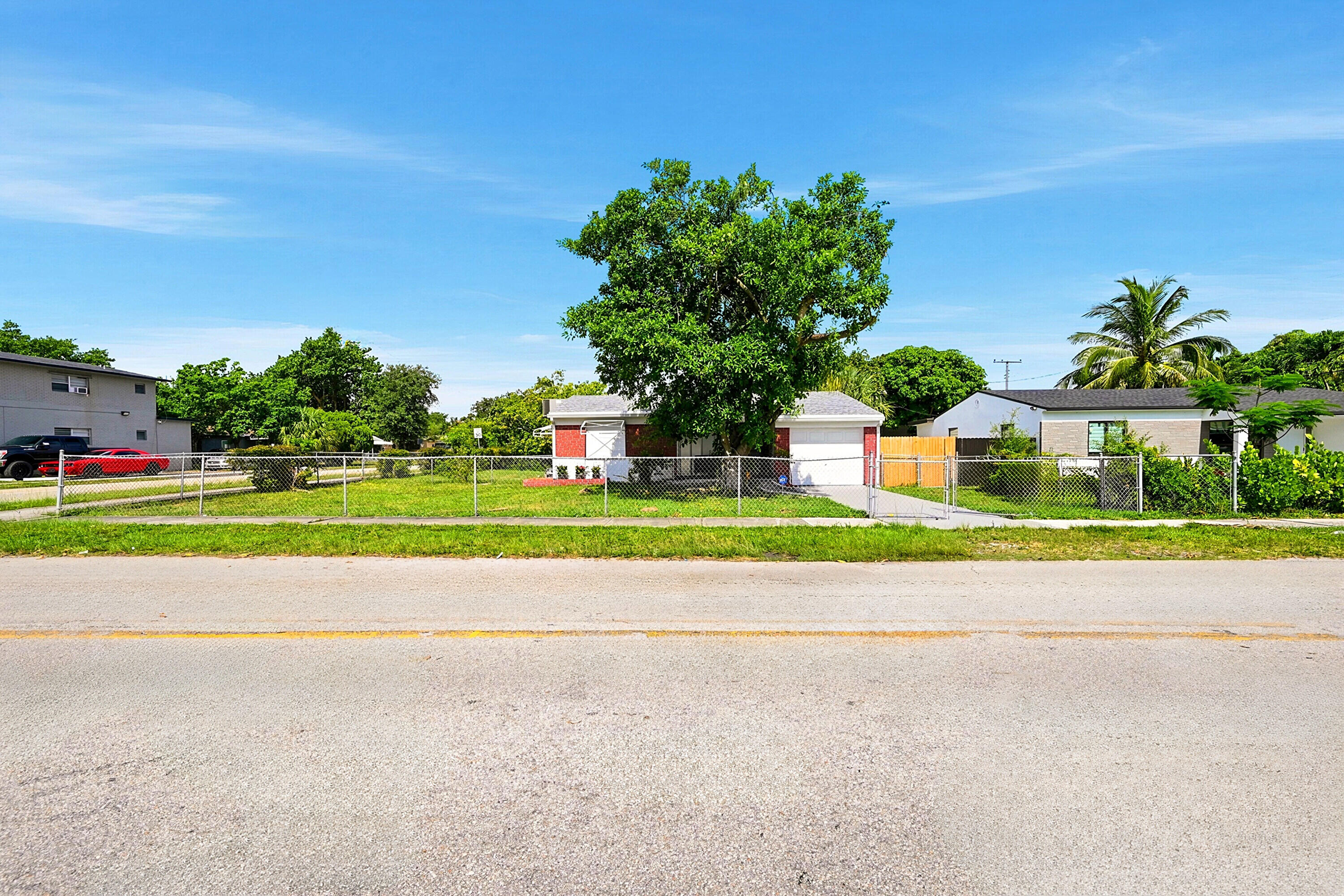 1716 N 25th Avenue
