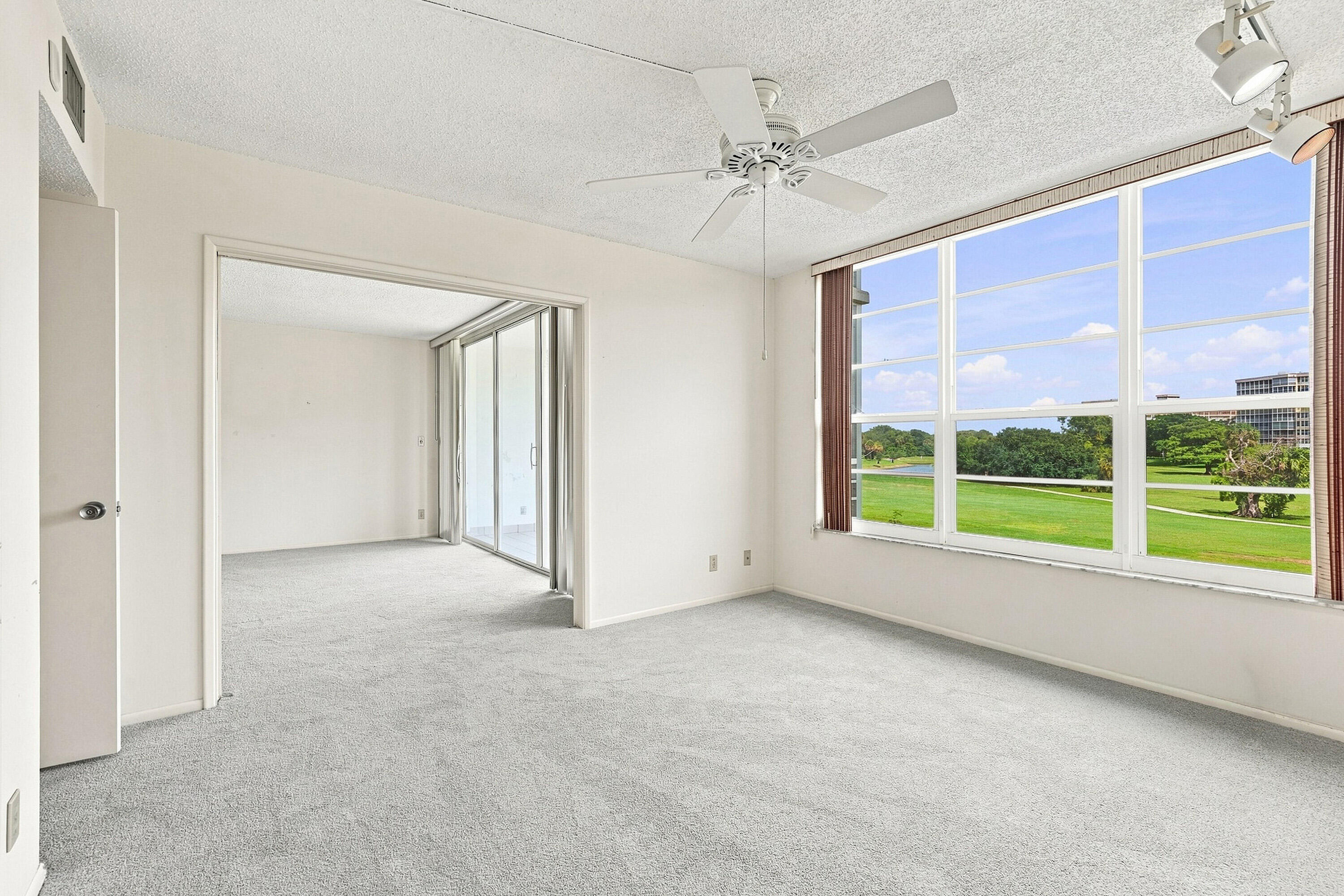 555 Oaks Lane 303