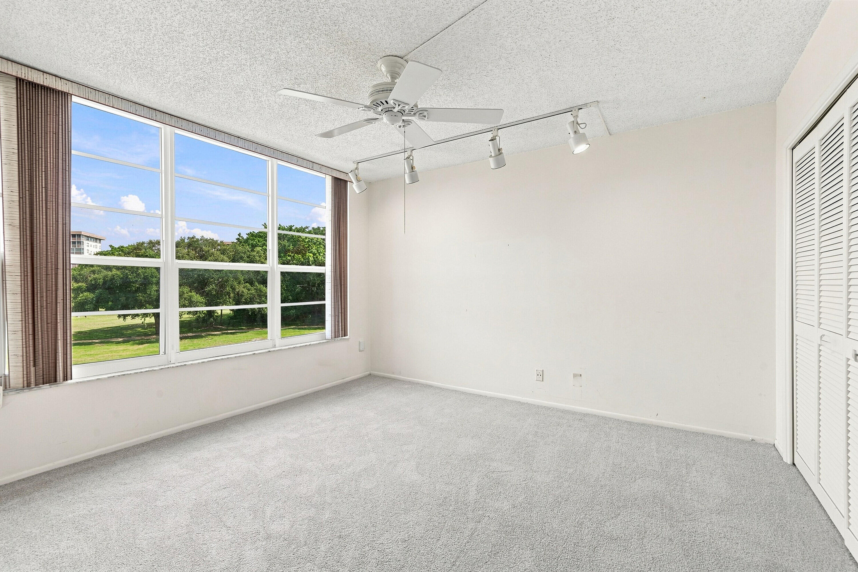 555 Oaks Lane 303