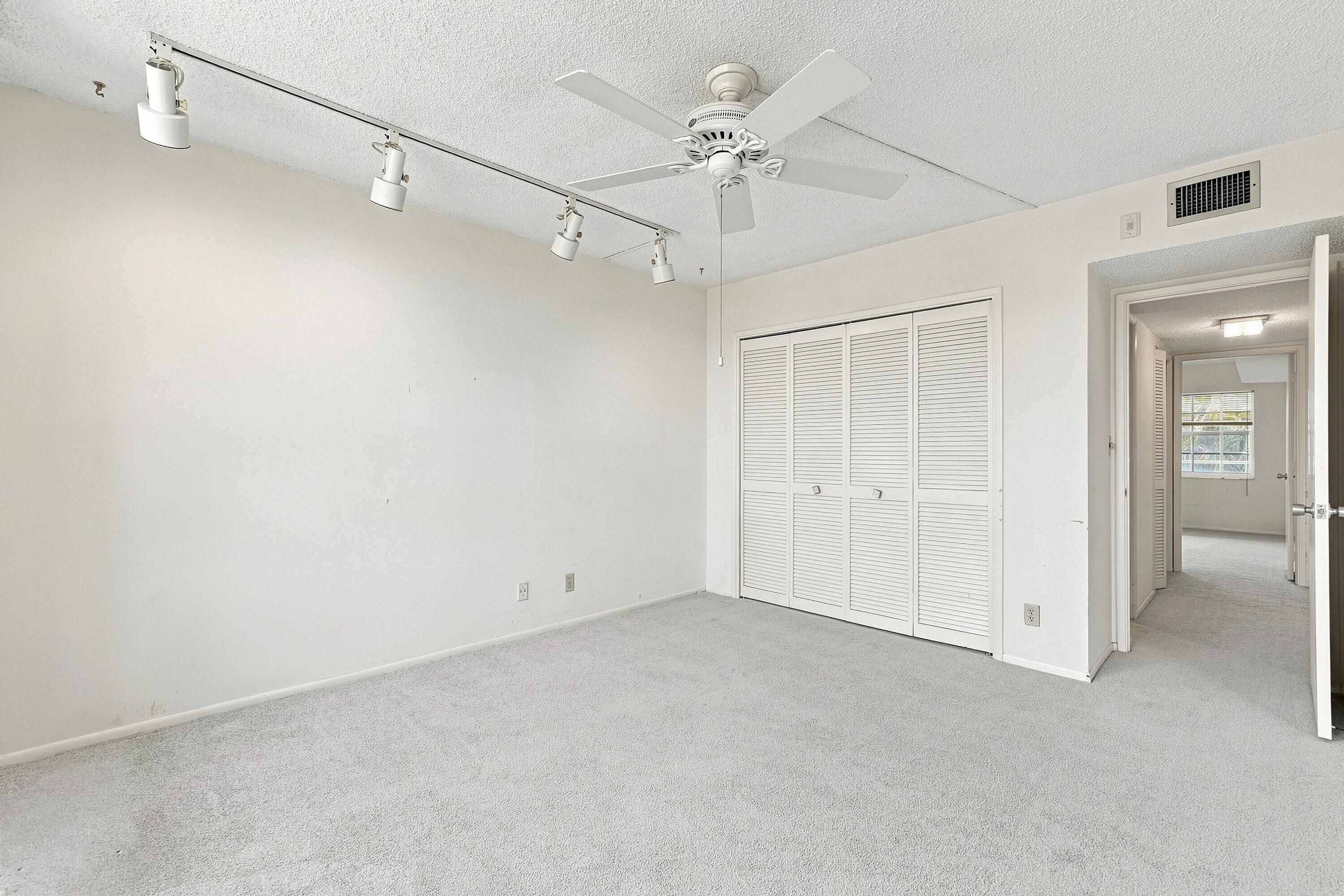 555 Oaks Lane 303
