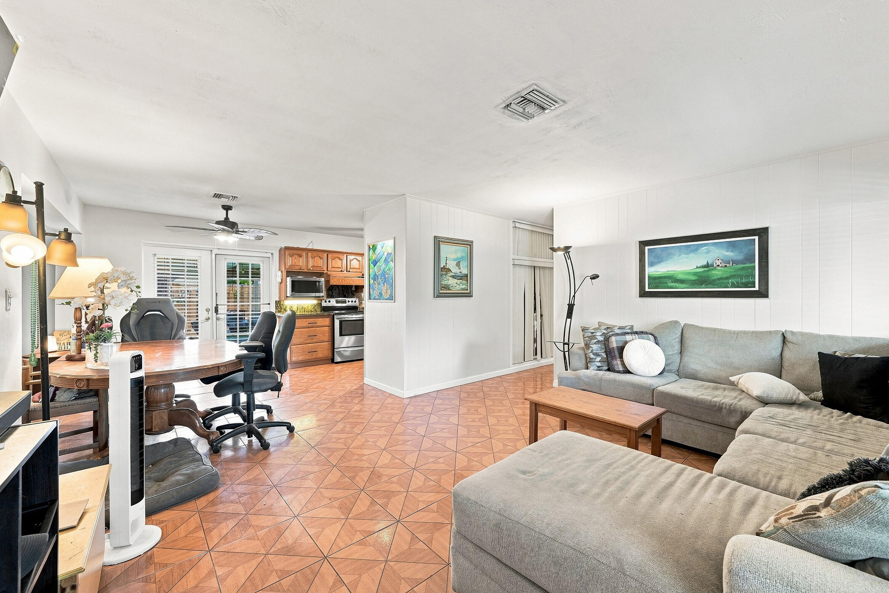2511 NE 12TH Court
