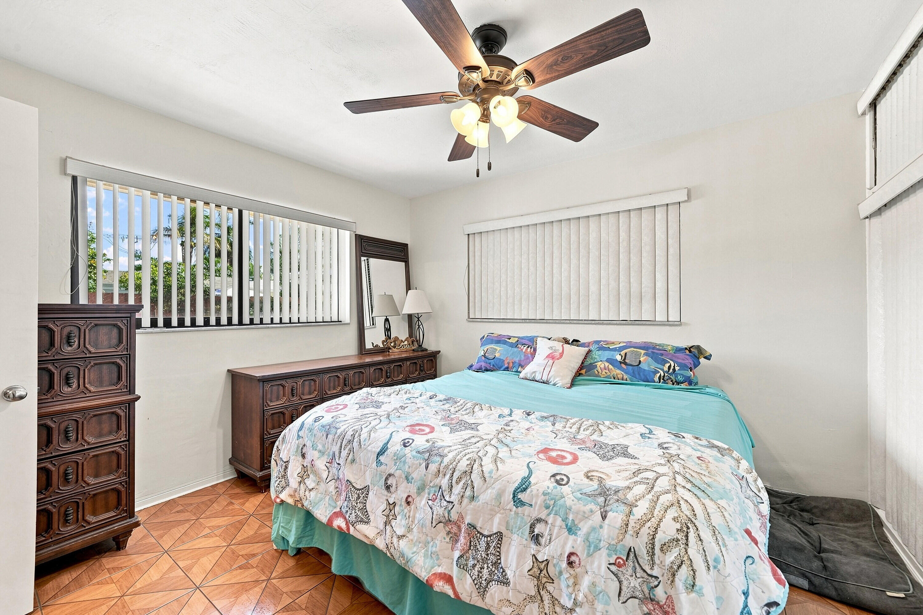 2511 NE 12TH Court