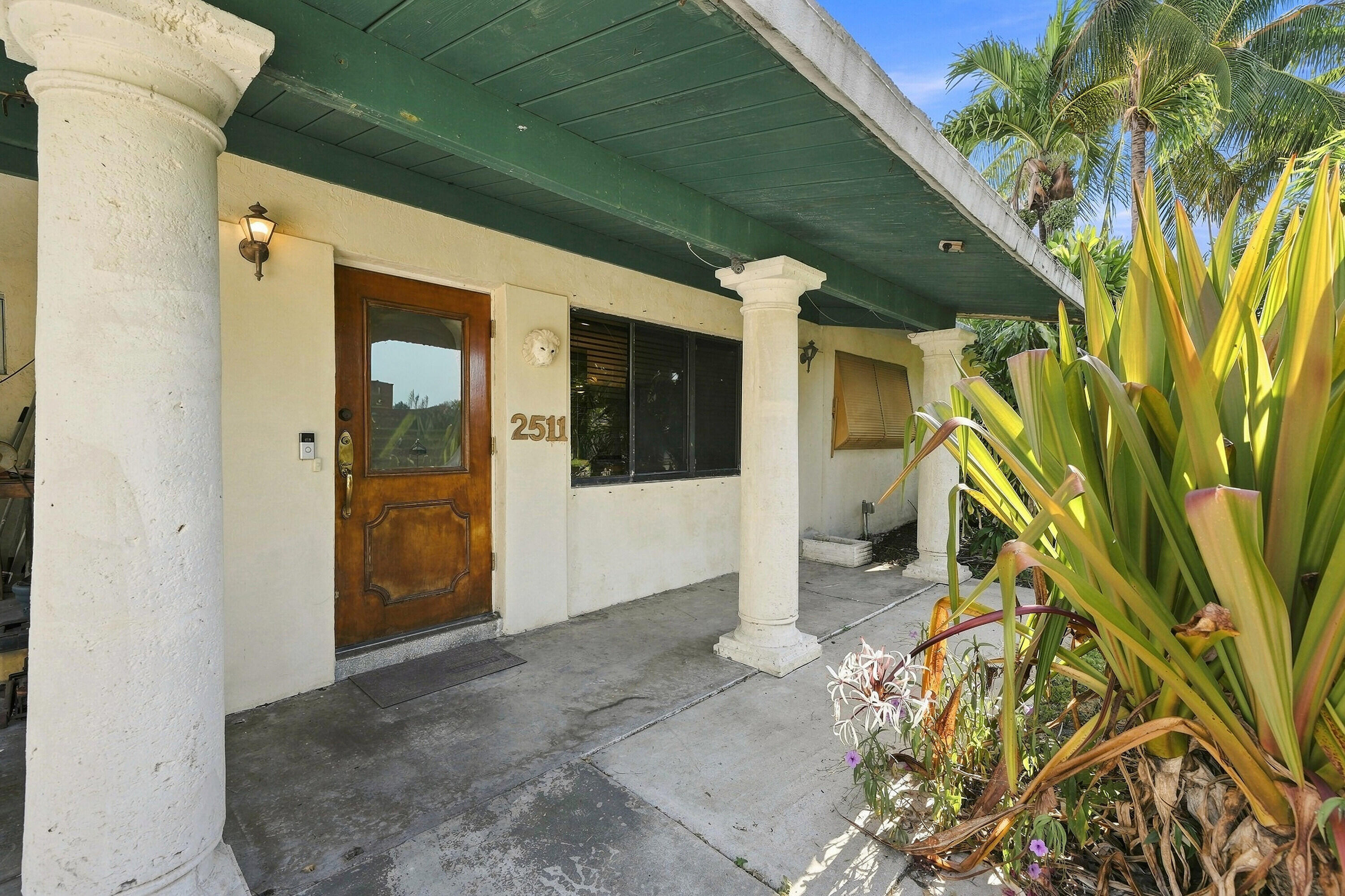 2511 NE 12TH Court