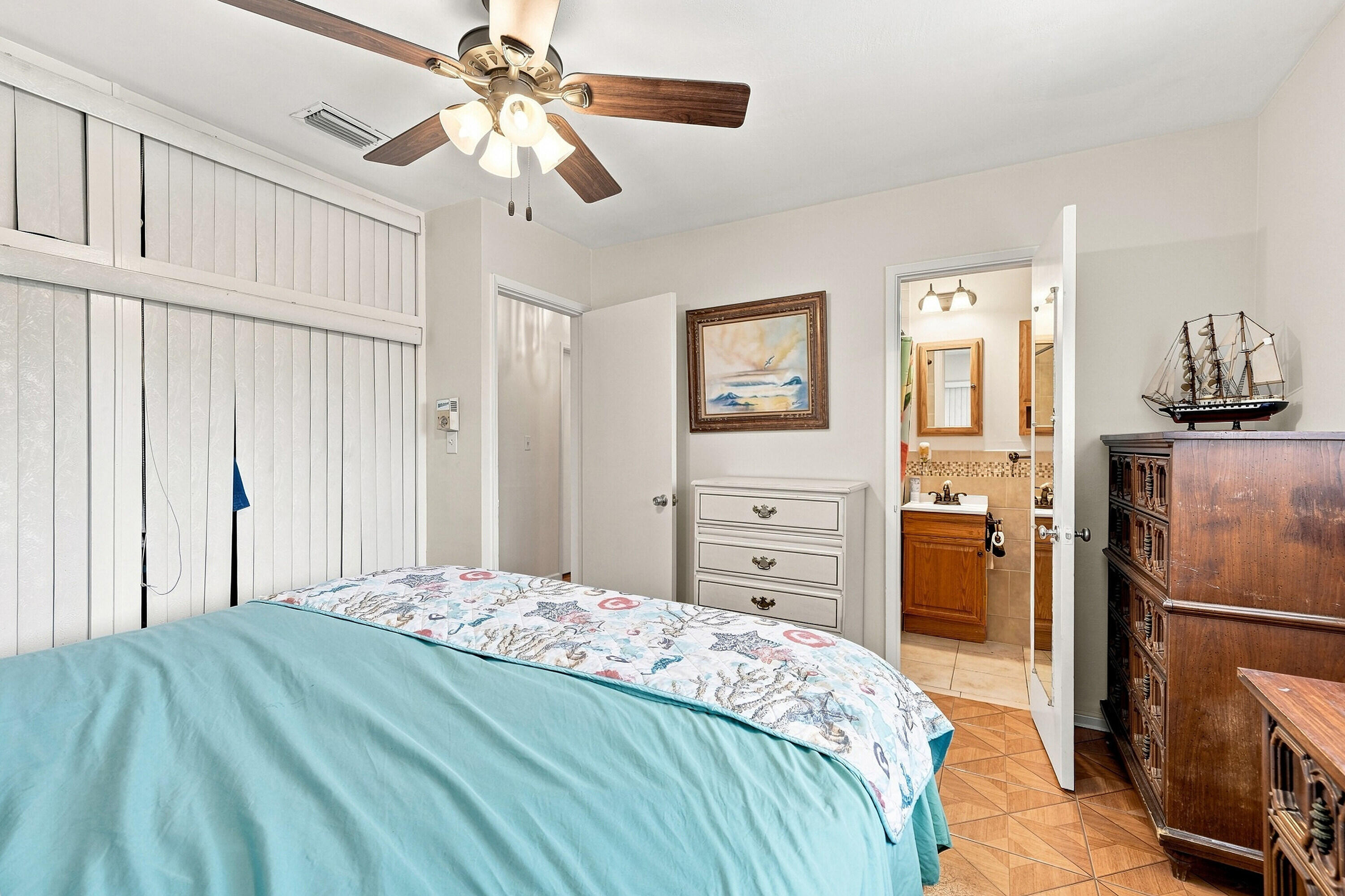 2511 NE 12TH Court