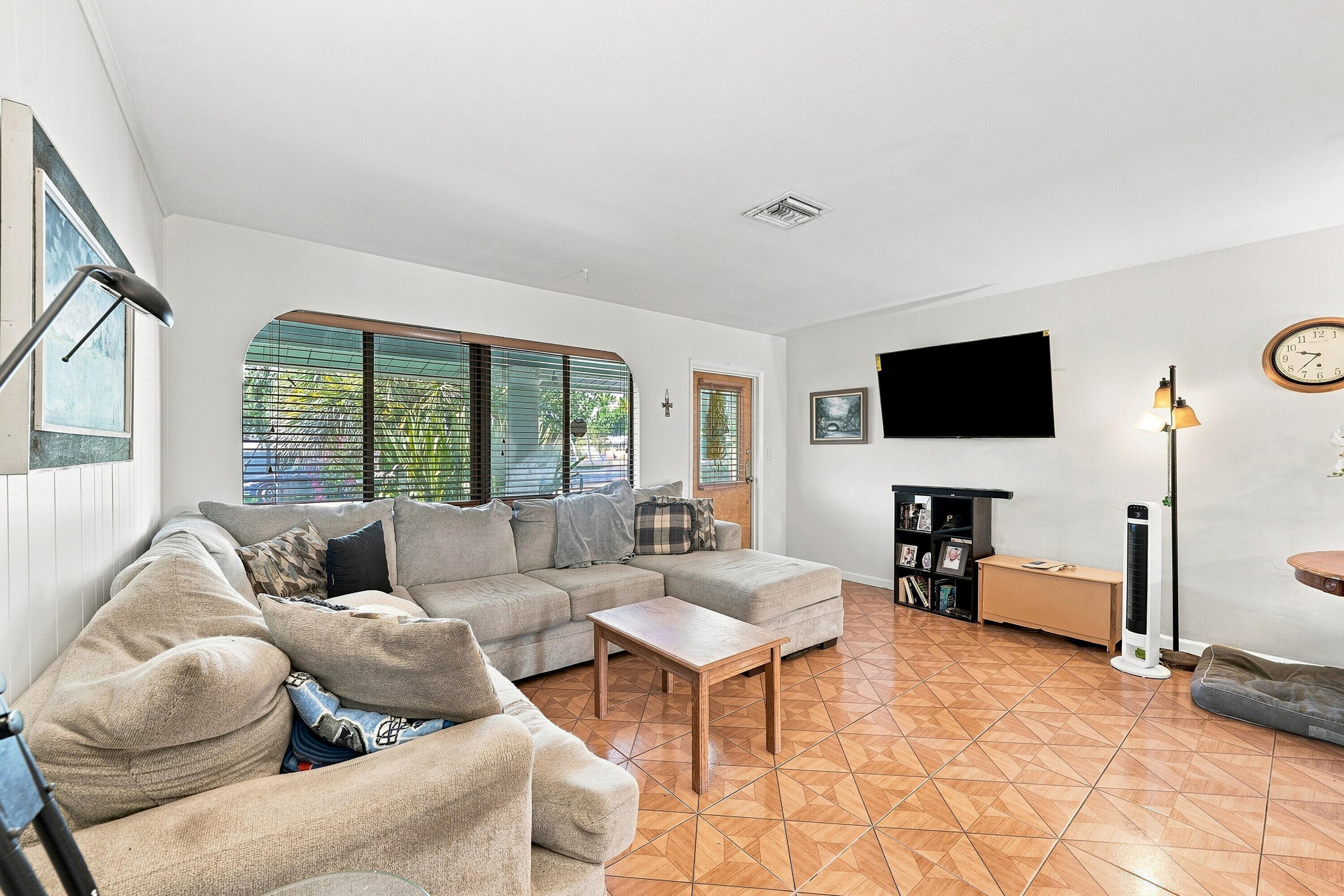 2511 NE 12TH Court