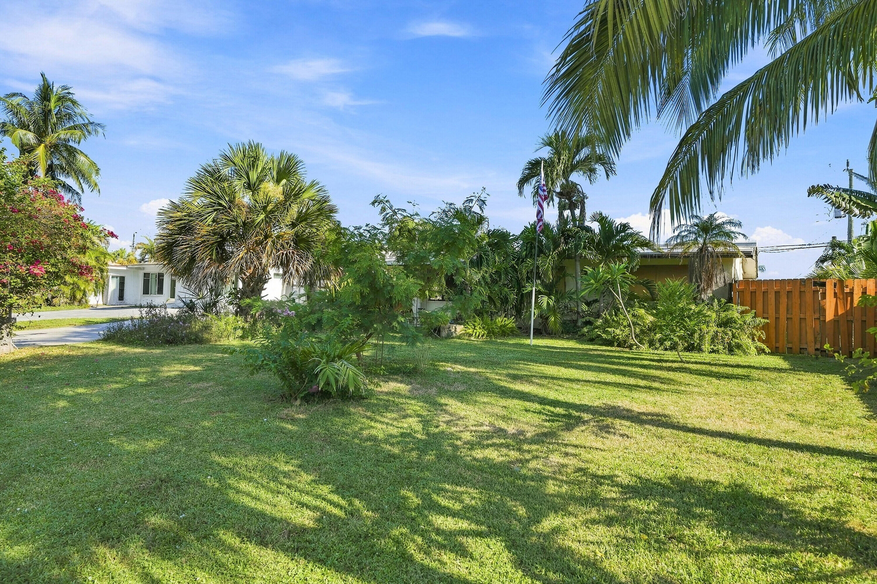 2511 NE 12TH Court