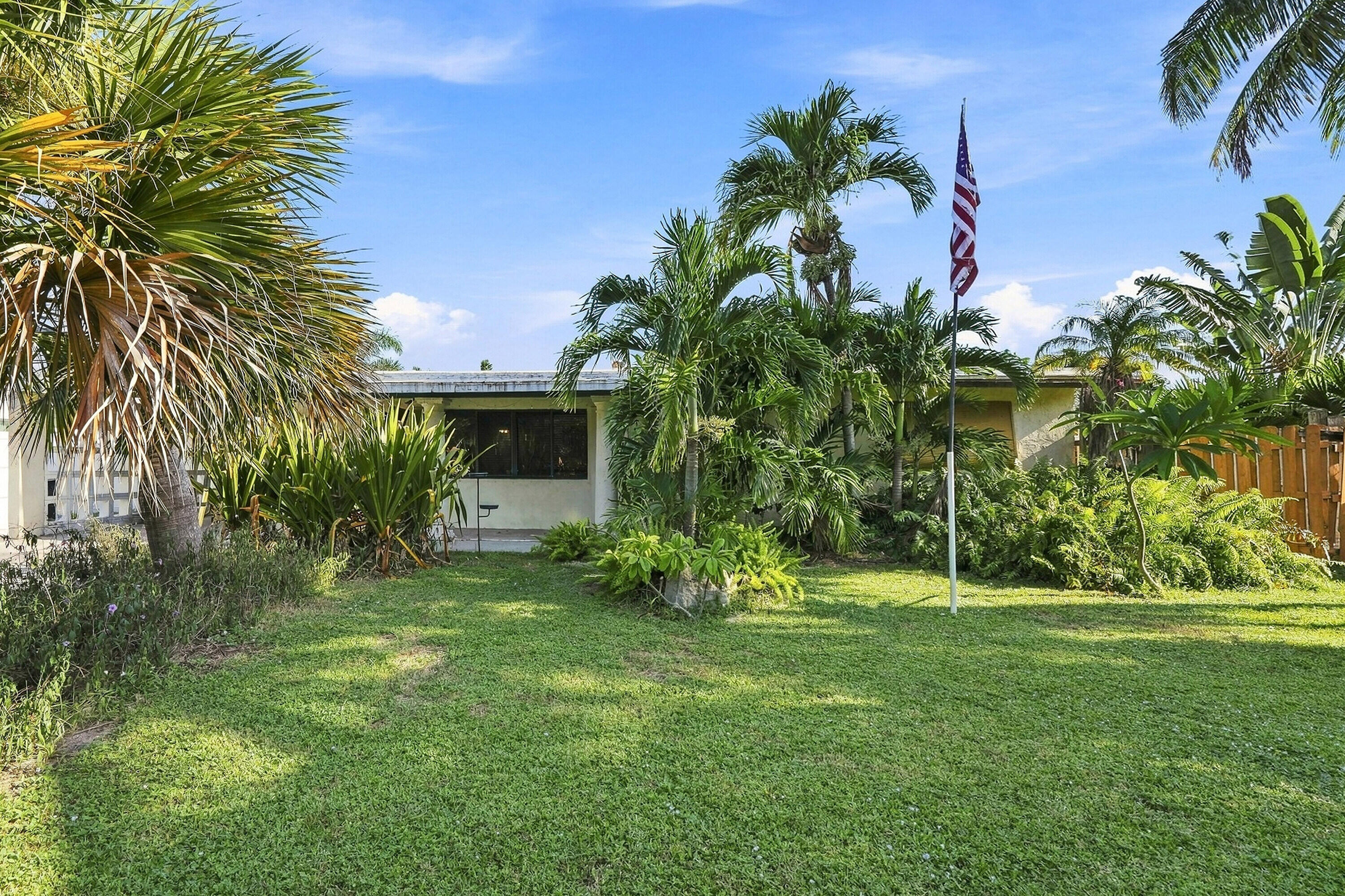 2511 NE 12TH Court