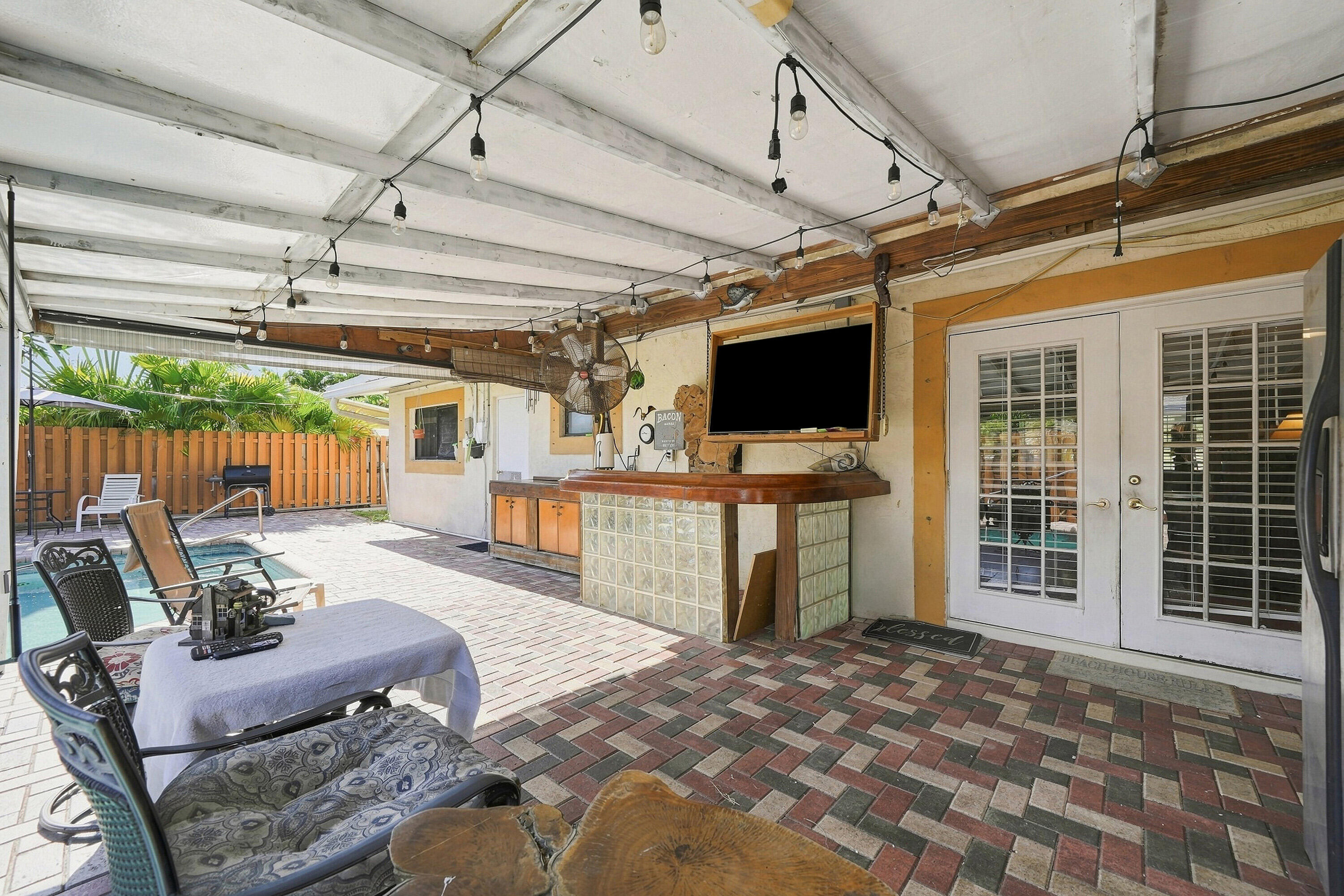 2511 NE 12TH Court