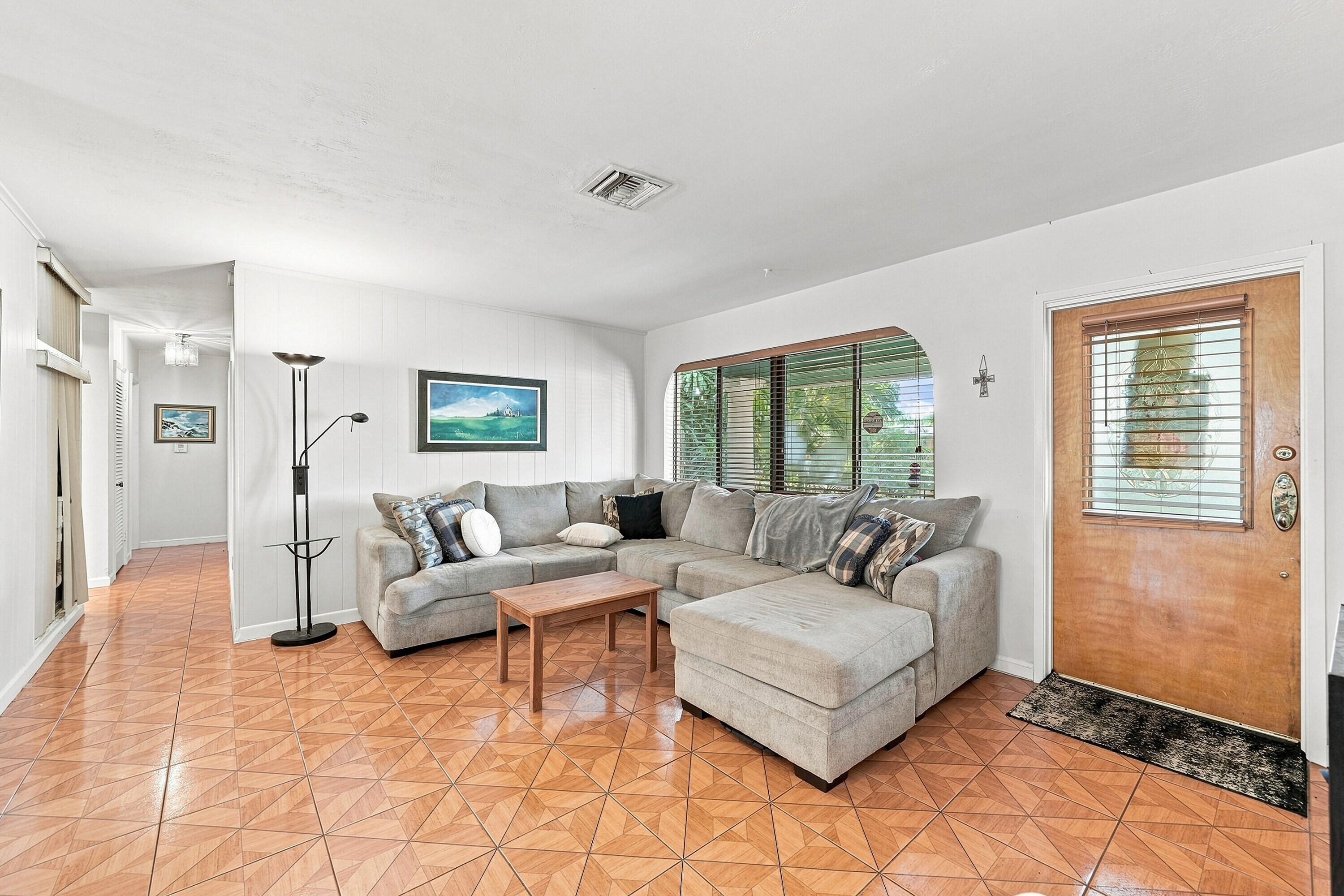 2511 NE 12TH Court