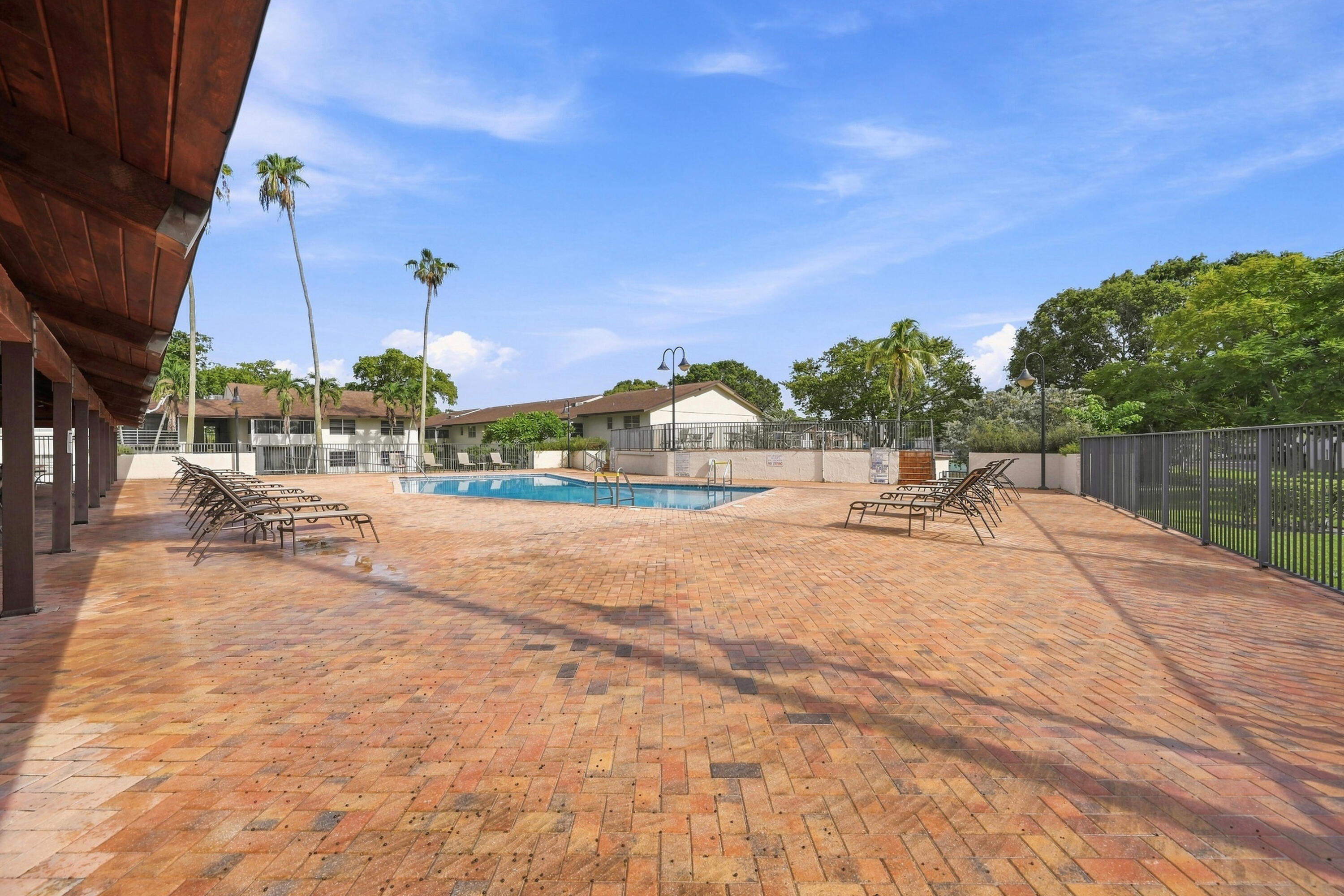380 E Laurel Drive 5D