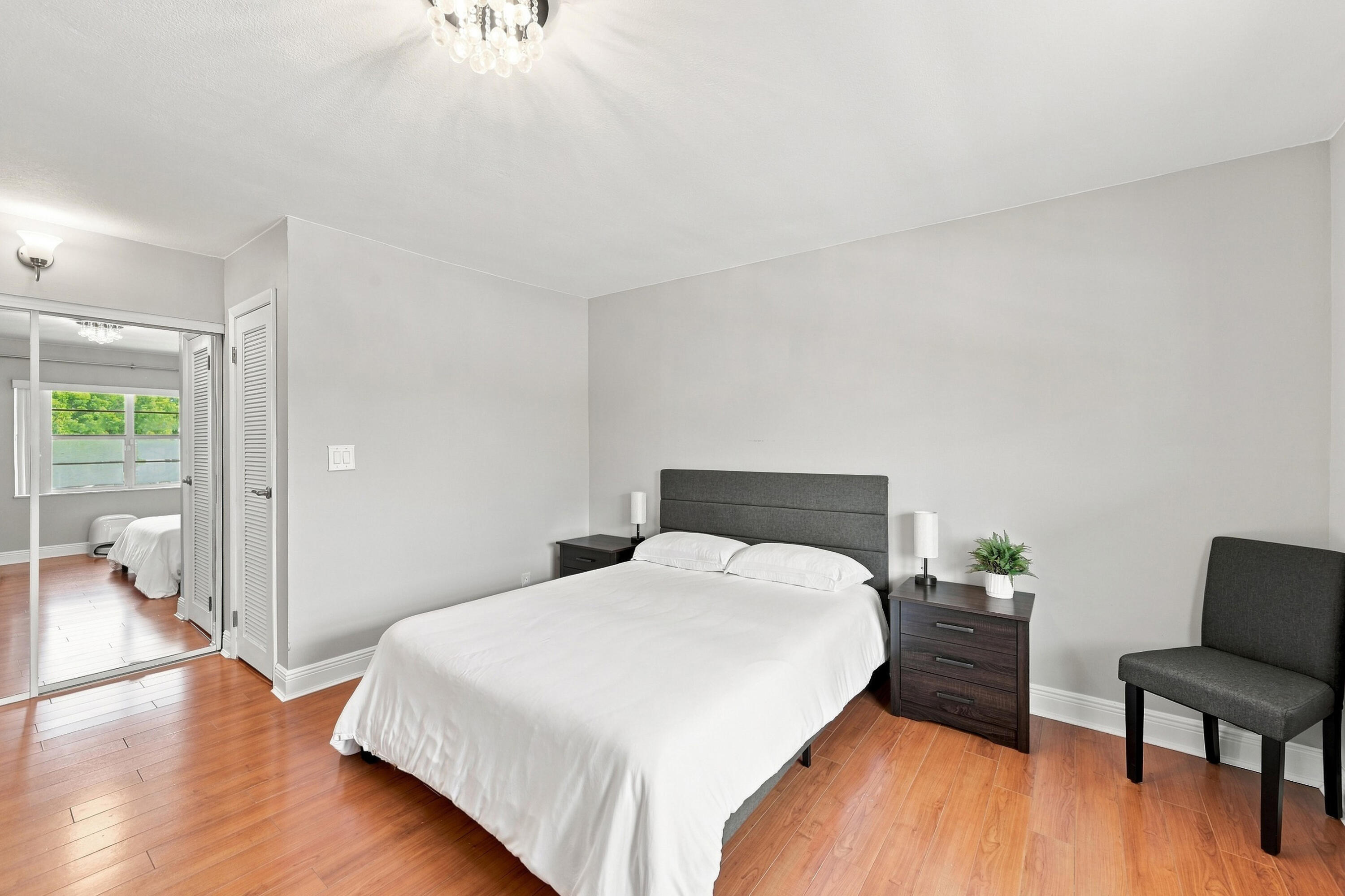 380 E Laurel Drive 5D