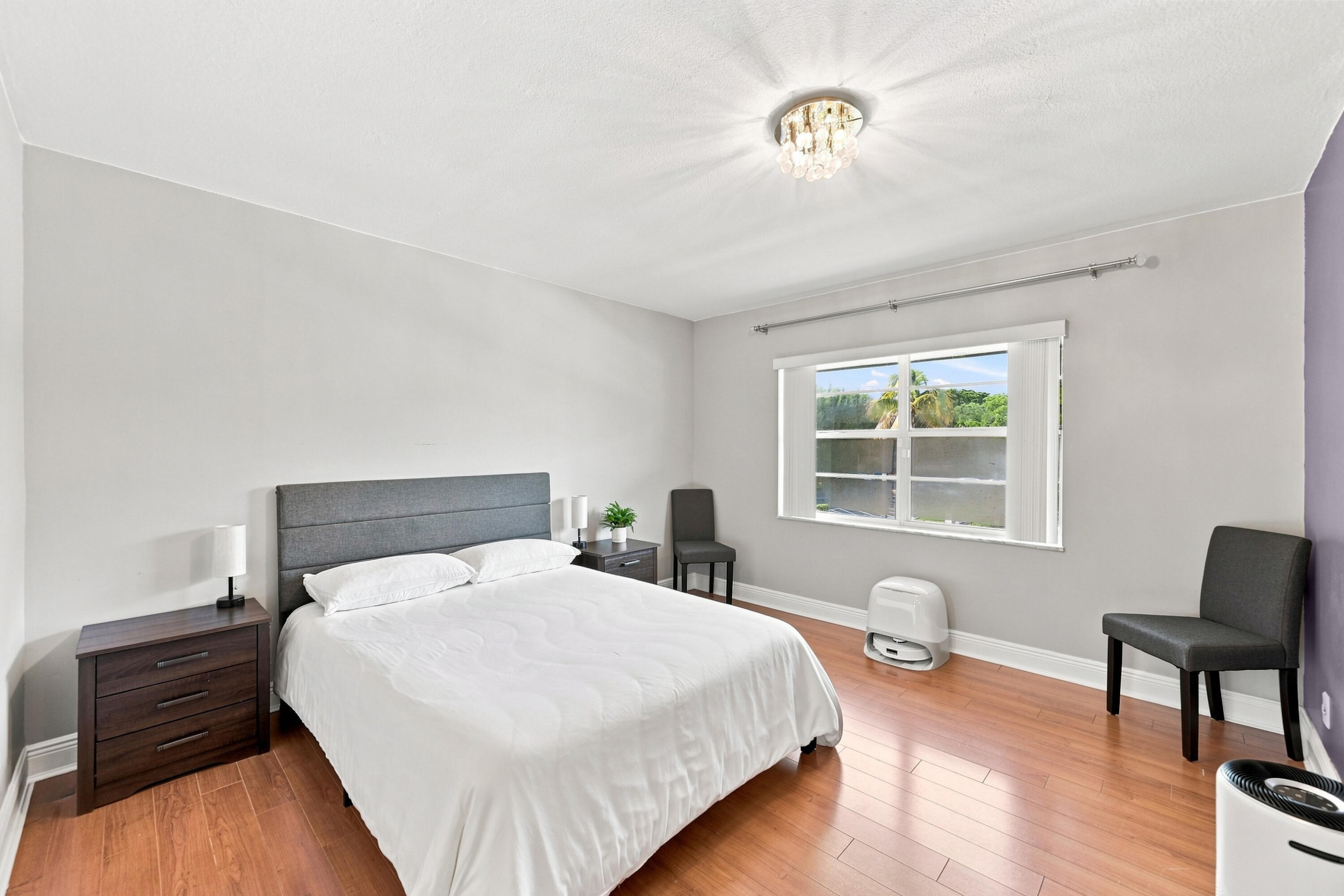 380 E Laurel Drive 5D