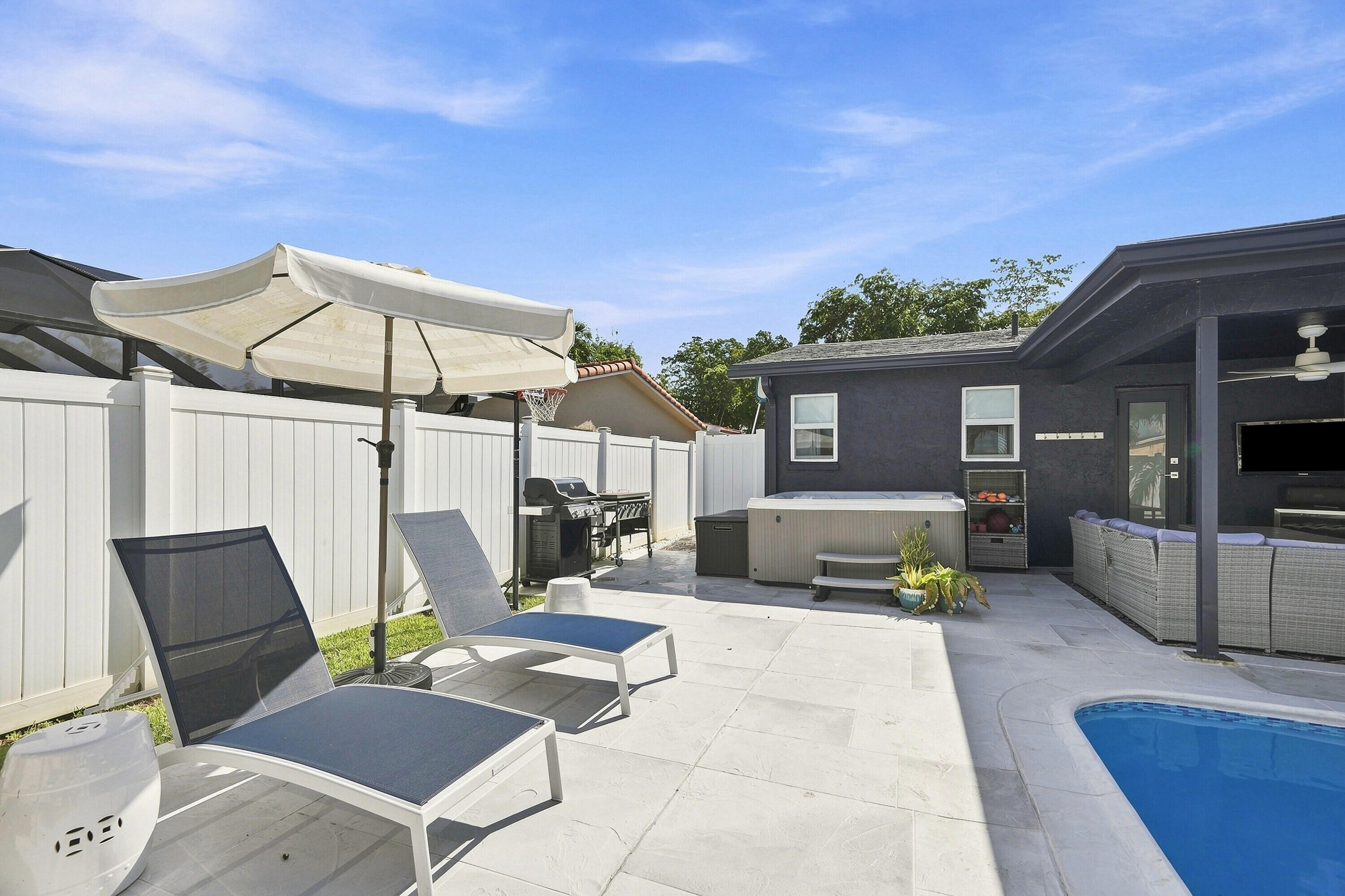 1541 NW 64TH Avenue