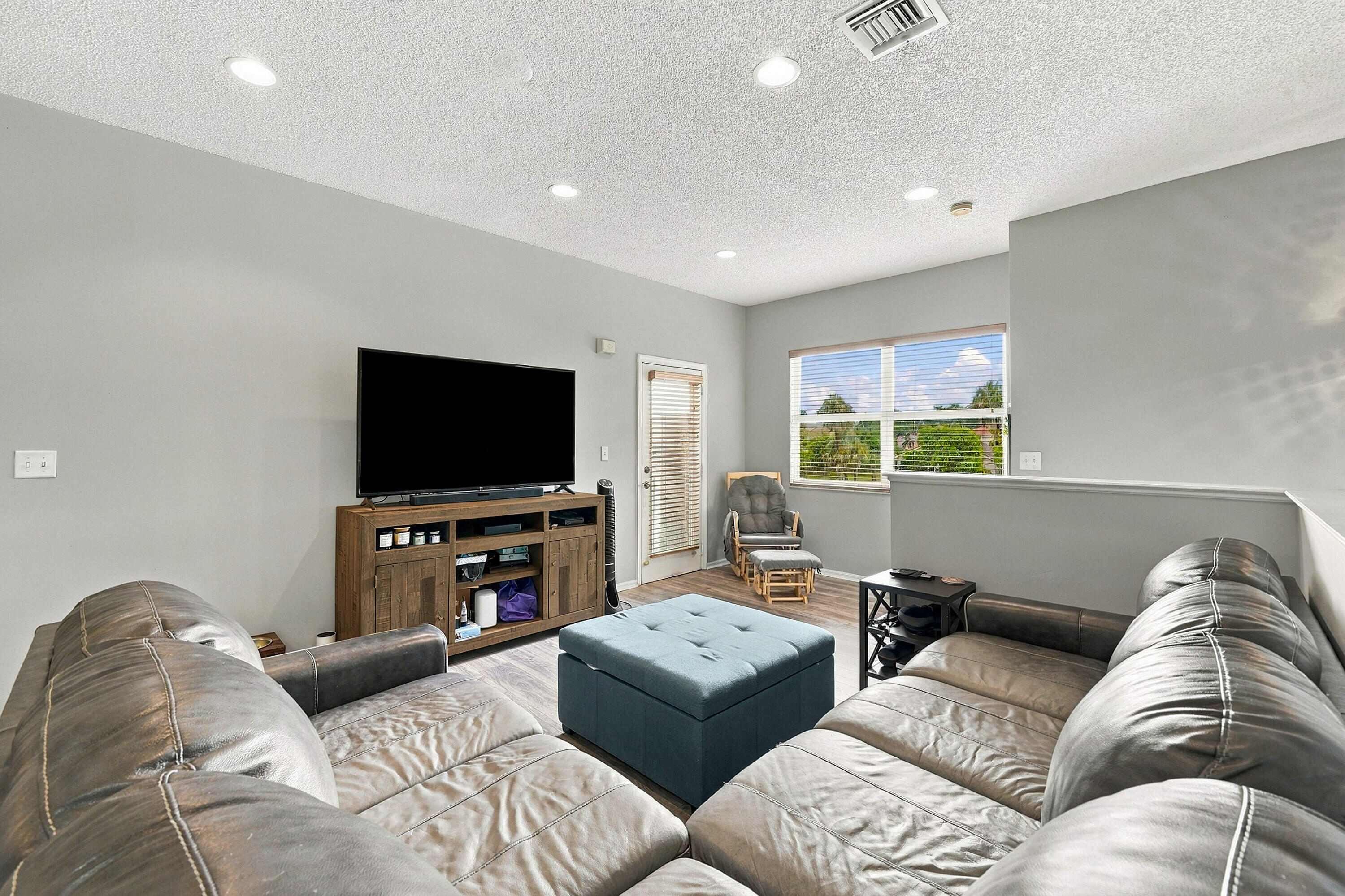 2893 Crestwood Terrace 1204
