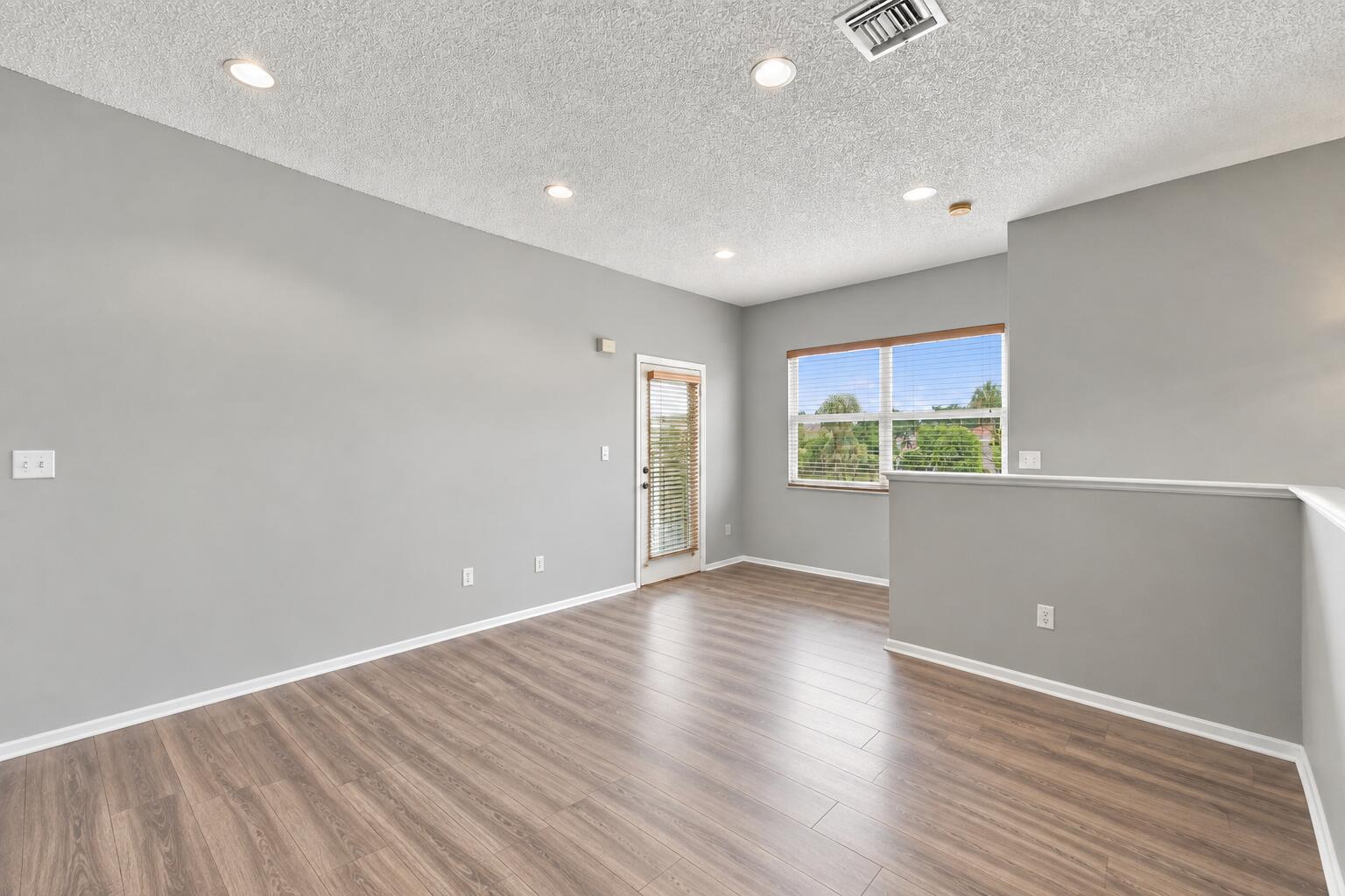 2893 Crestwood Terrace 1204