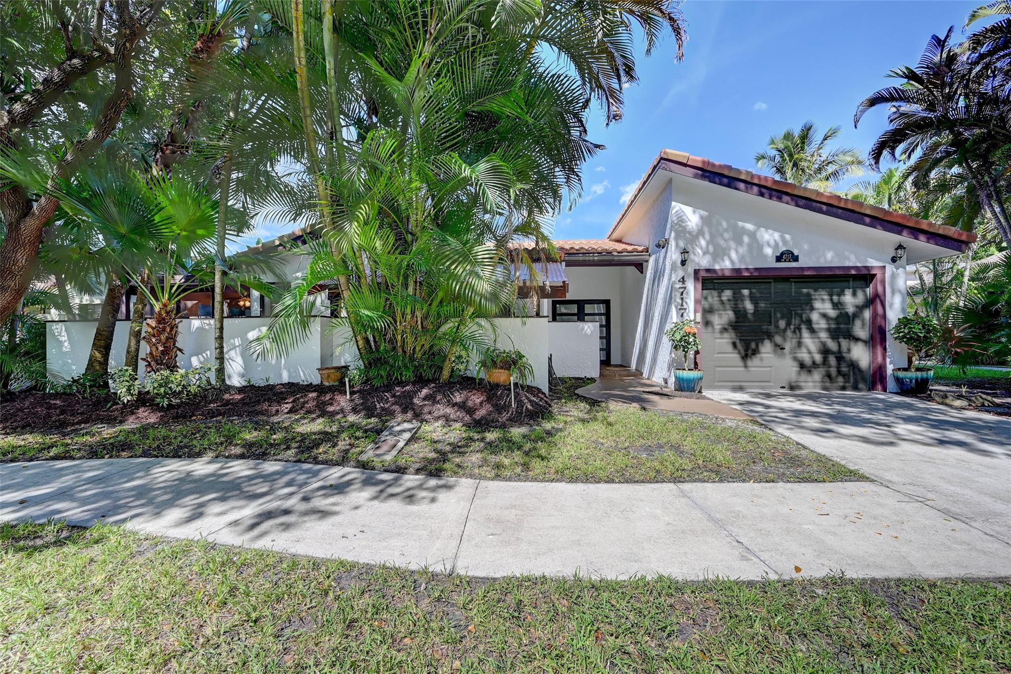4717 NW 1st Pl