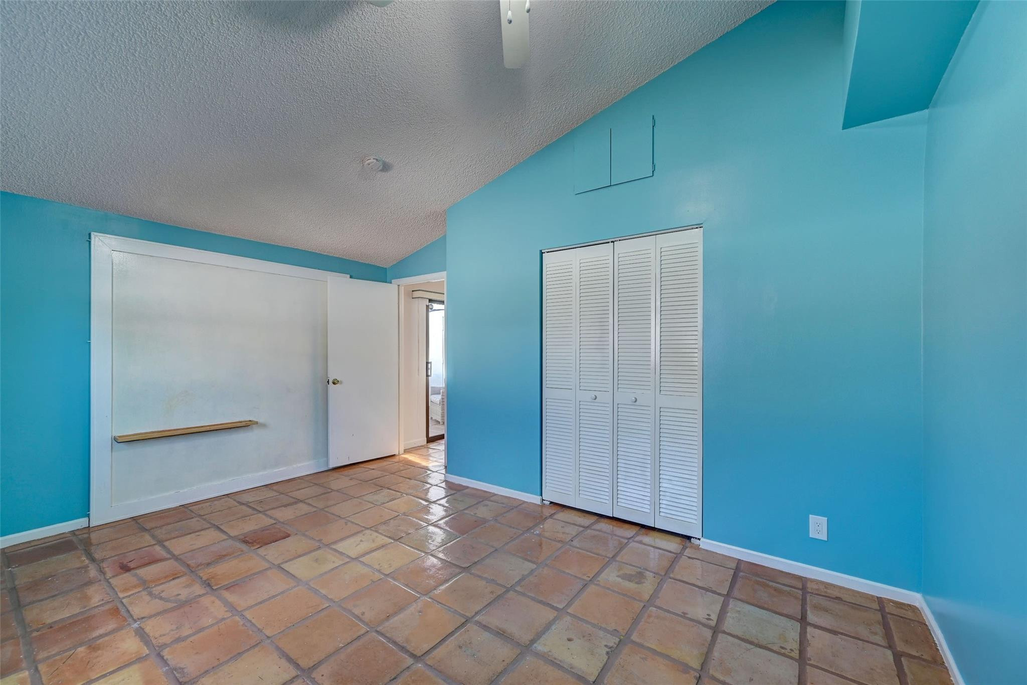 4717 NW 1st Pl