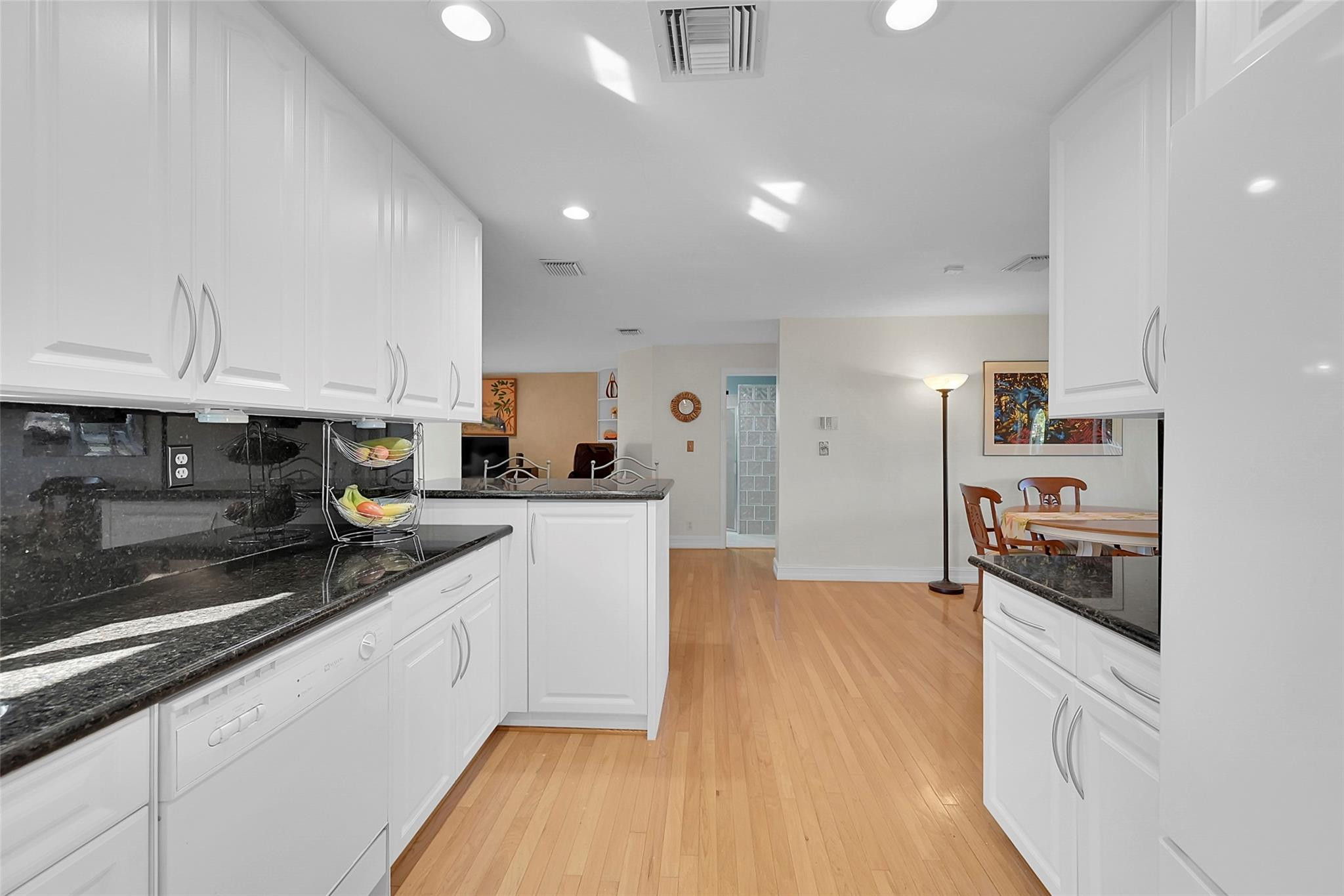 27 NE 16th Ave