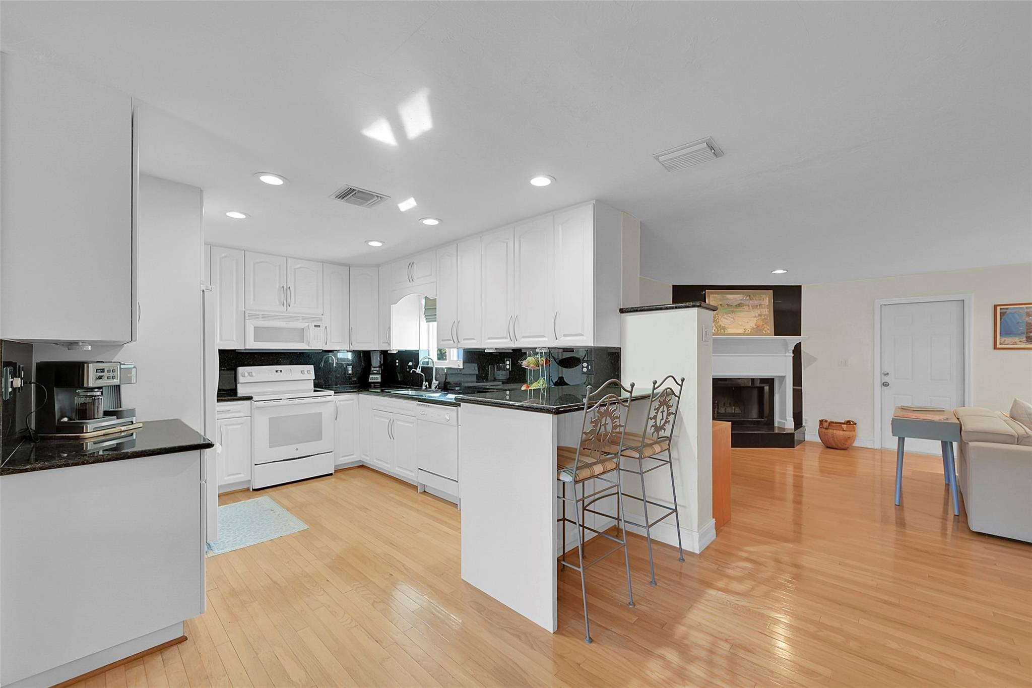 27 NE 16th Ave