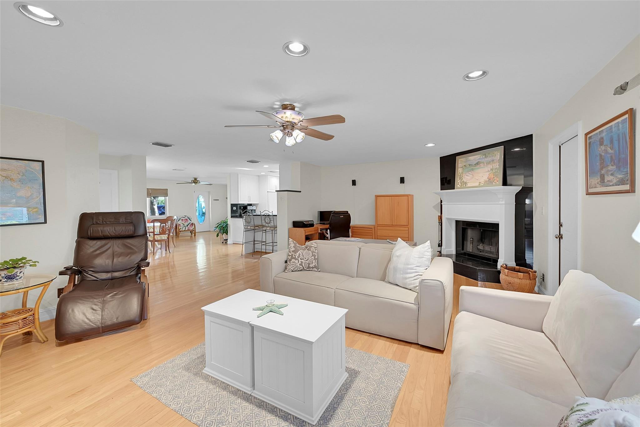 27 NE 16th Ave
