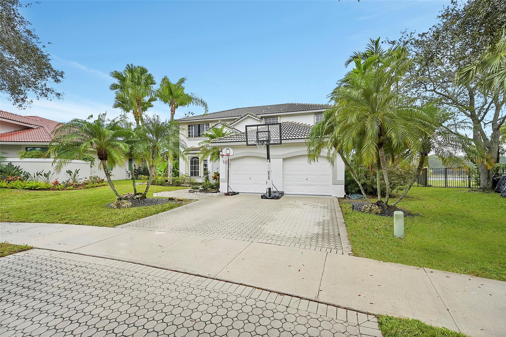 2793 Oakbrook Dr