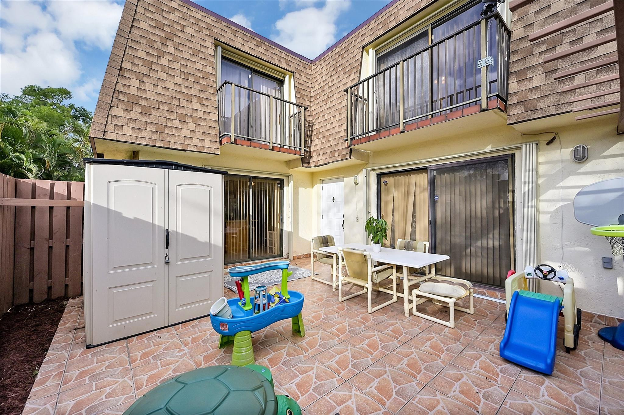 5983 NW 55th Ln Unit: 5983