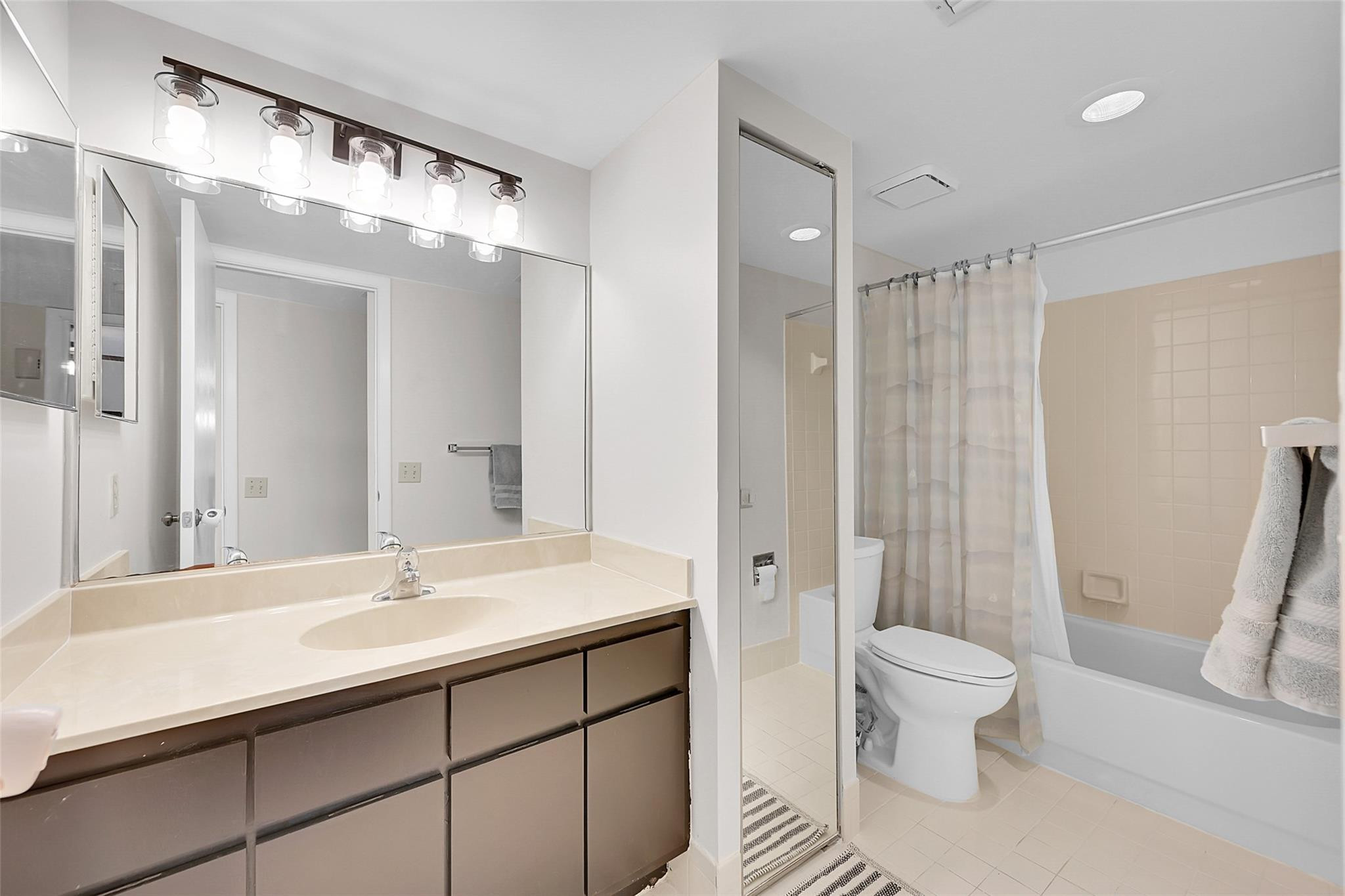 5983 NW 55th Ln Unit: 5983