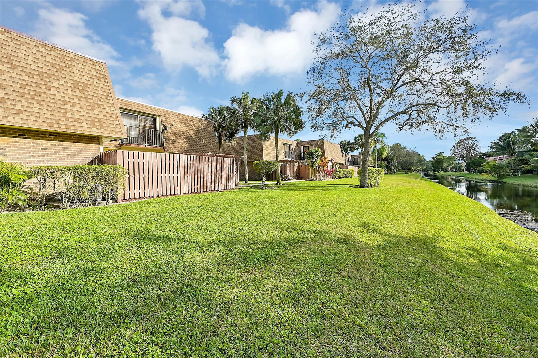 5983 NW 55th Ln Unit: 5983