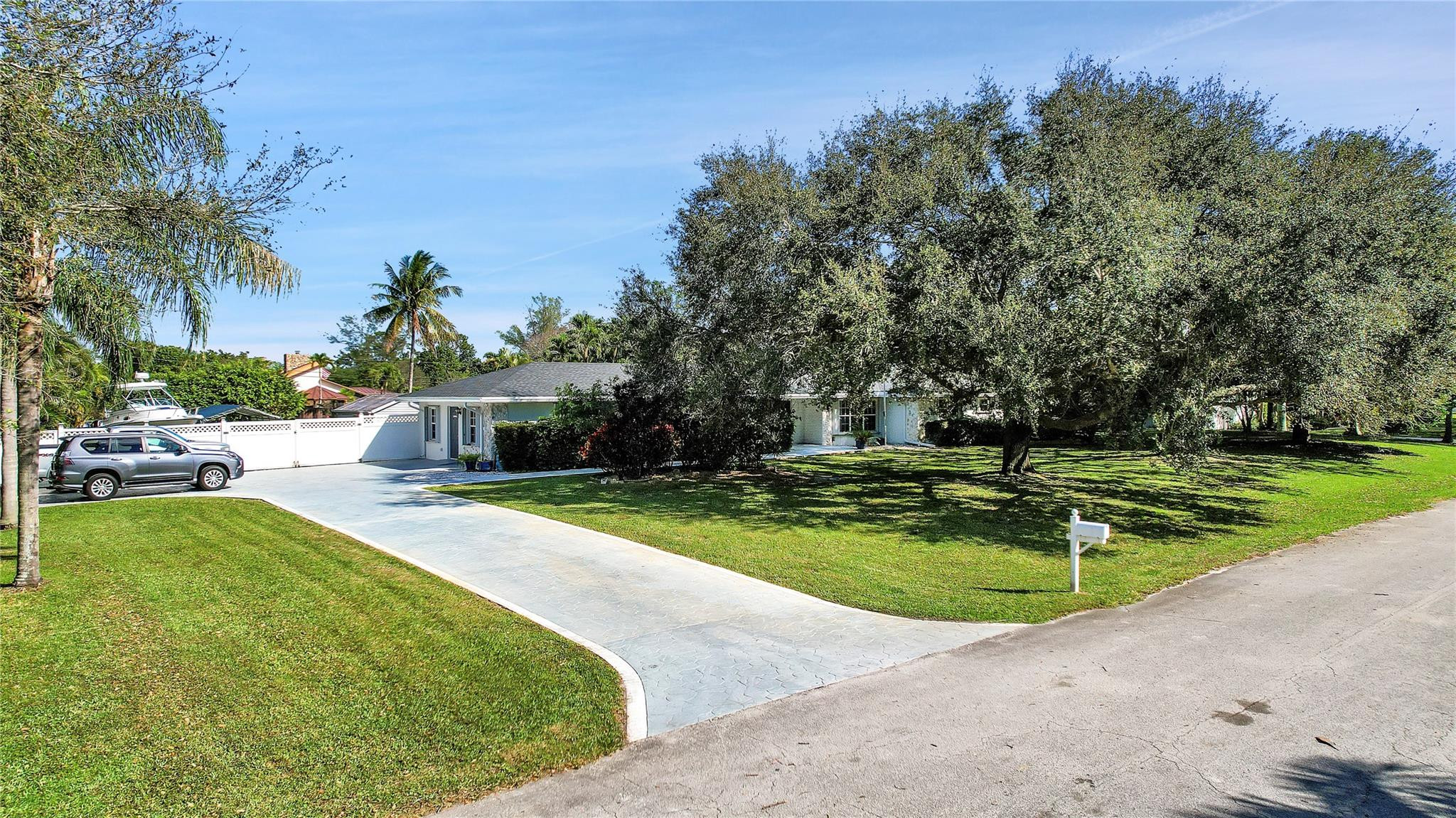 4575 Glenwood Dr